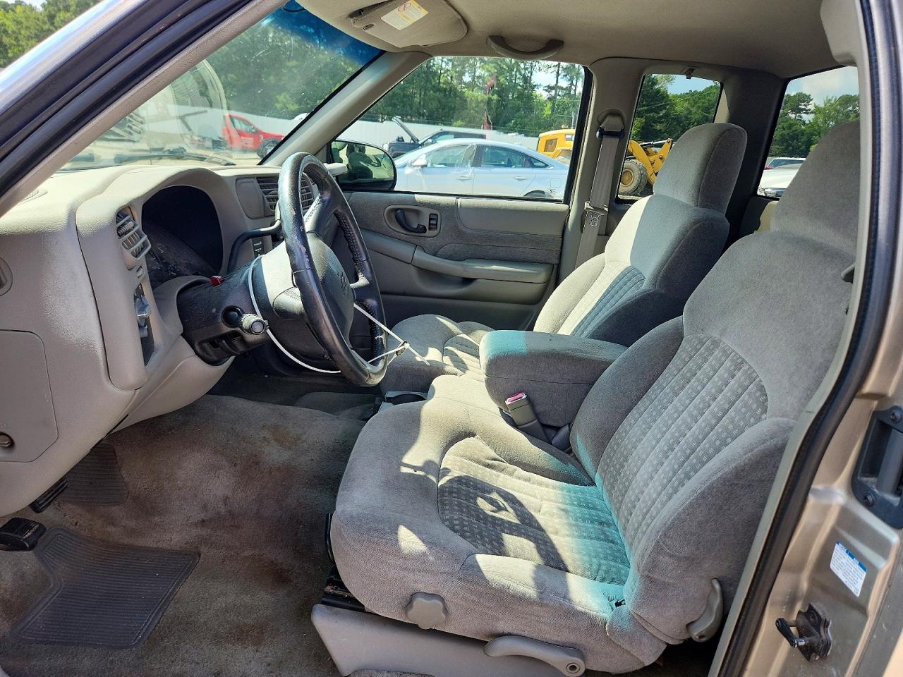 2002 Chevrolet S Truck S10 Tan vin: 1GCCS195X28233058