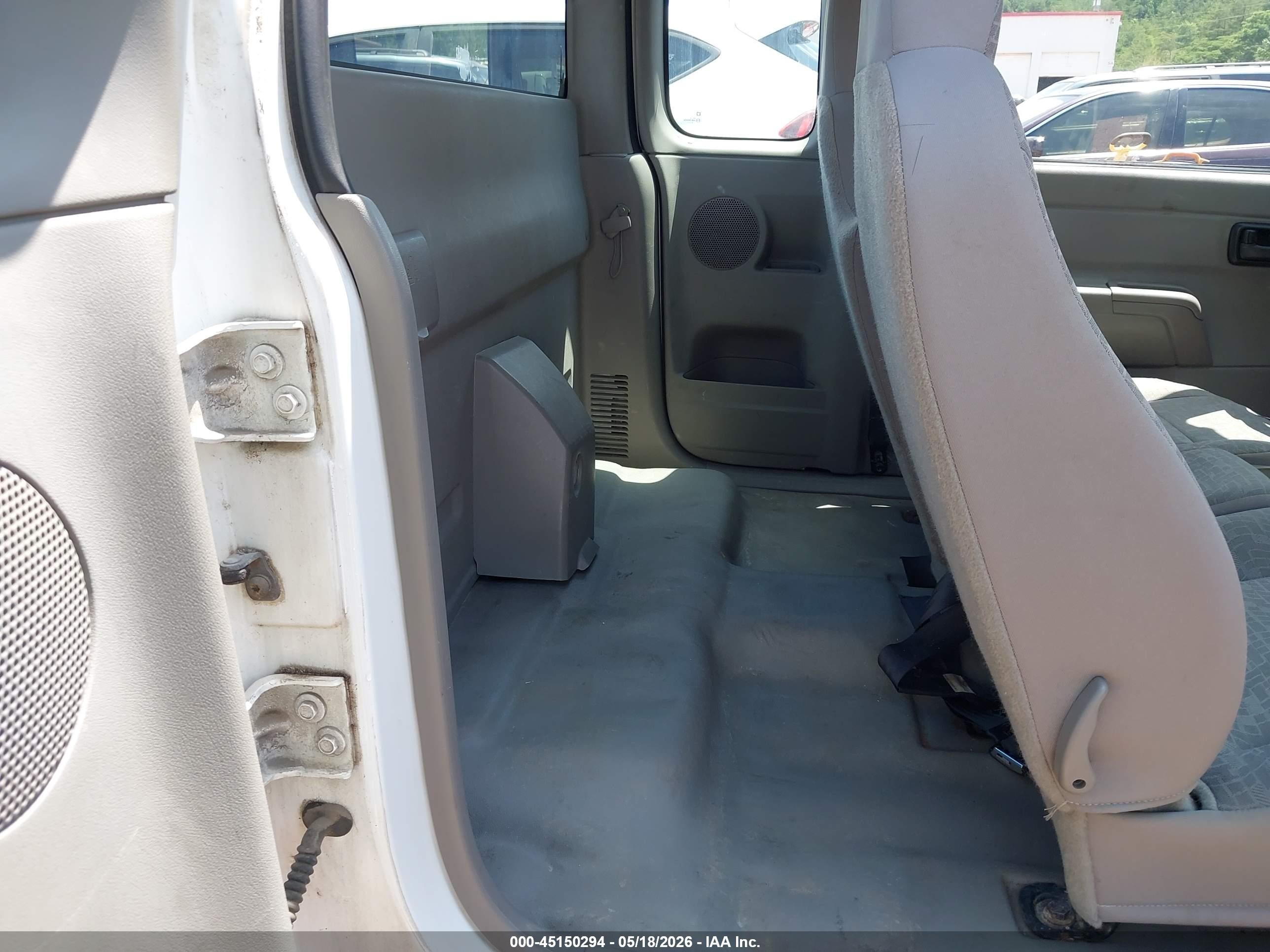 2004 Chevrolet Colorado   White vin: 1GCCS198448145362