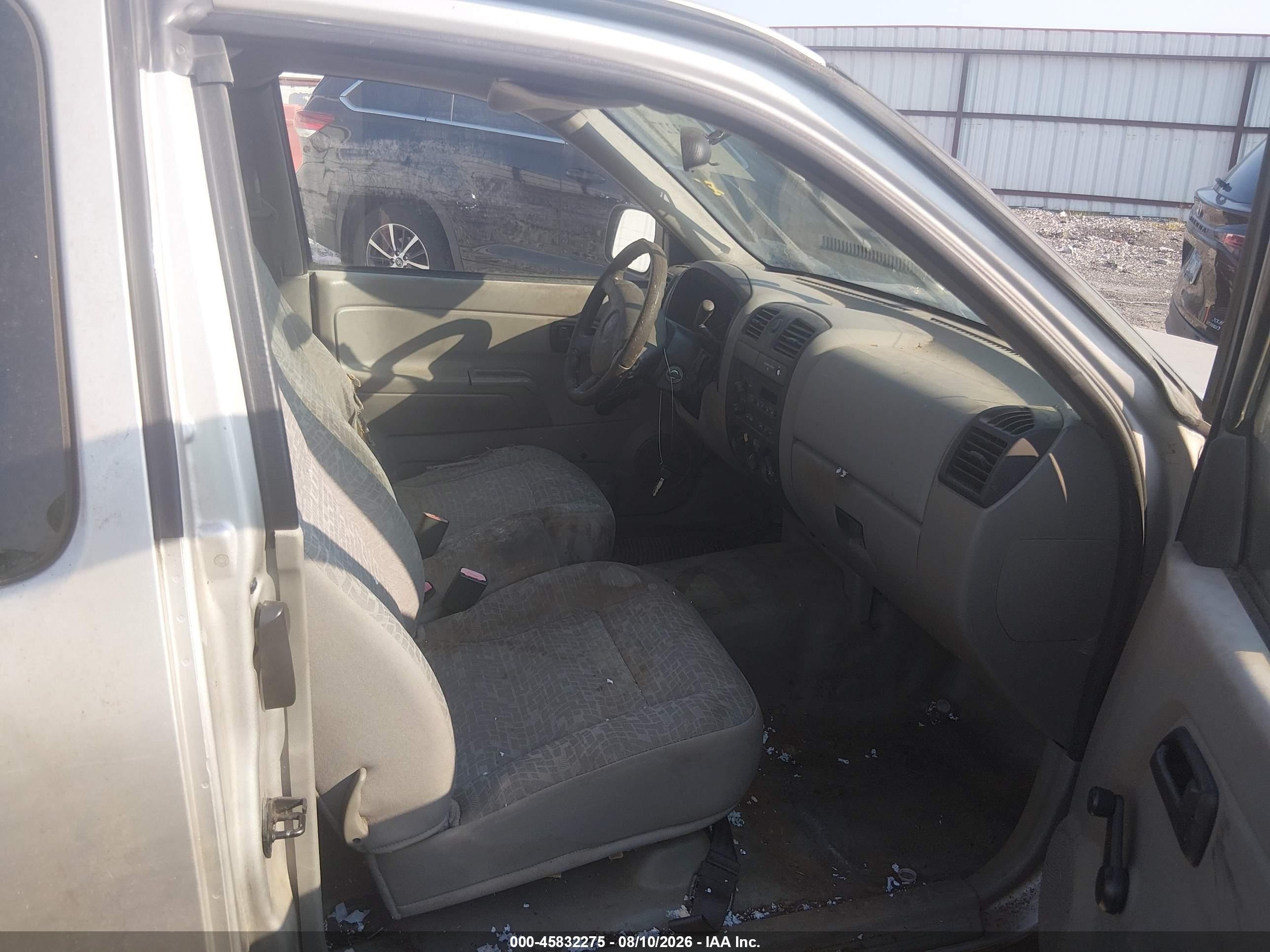 2005 Chevrolet Colorado   Silver vin: 1GCCS198758272236
