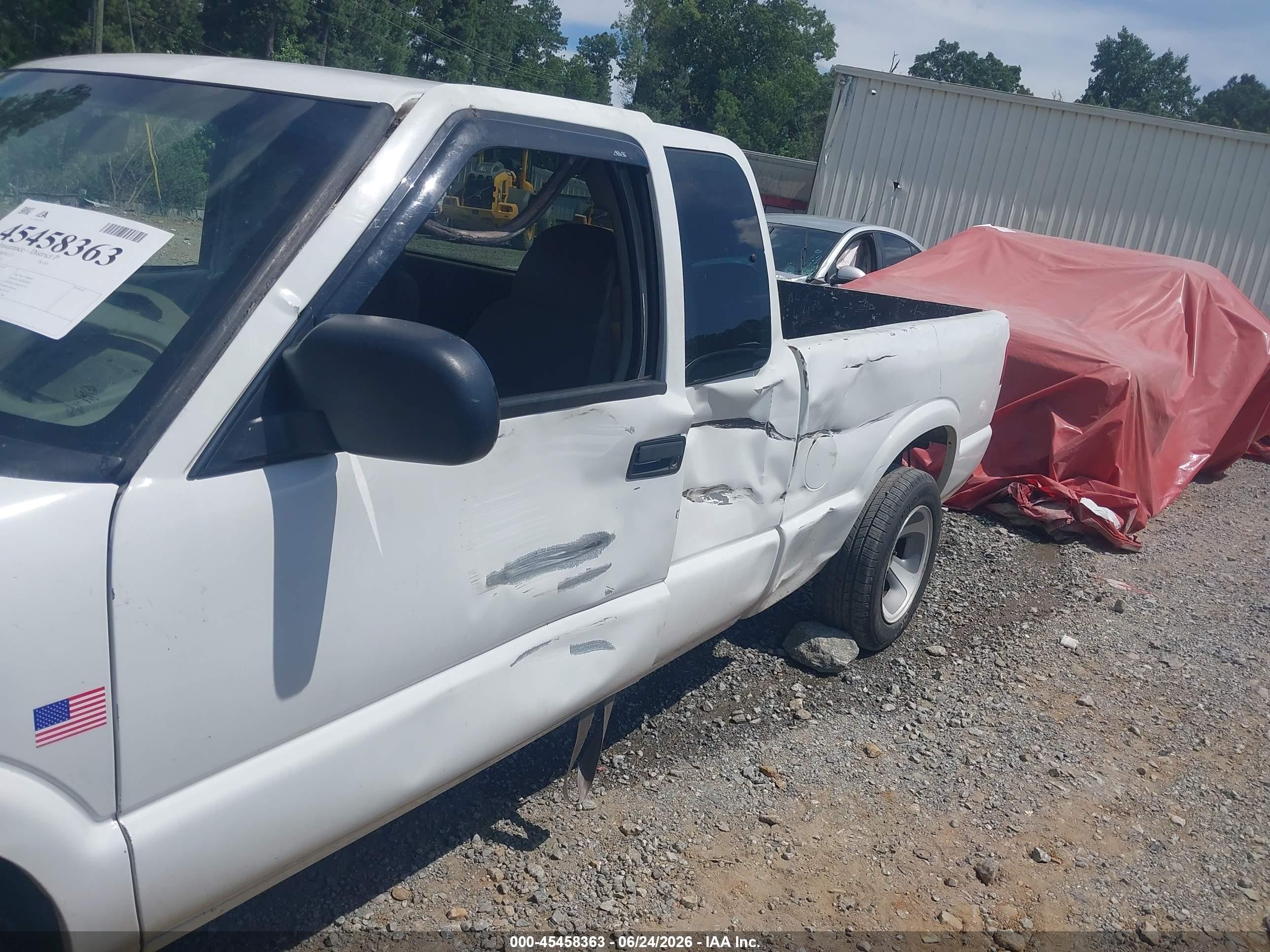 2003 Chevrolet S-10   White vin: 1GCCS19H038169852