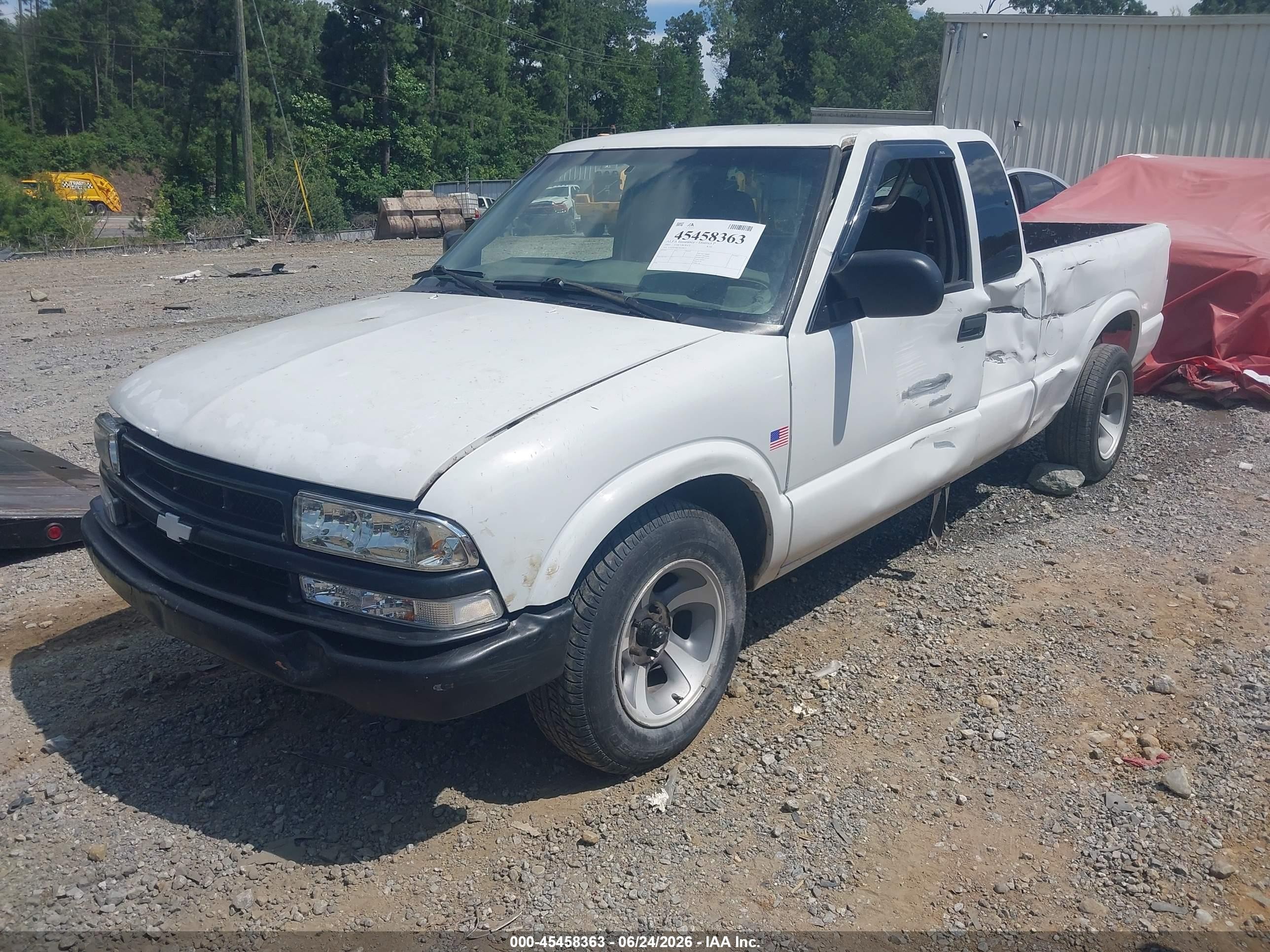 2003 Chevrolet S-10   White vin: 1GCCS19H038169852