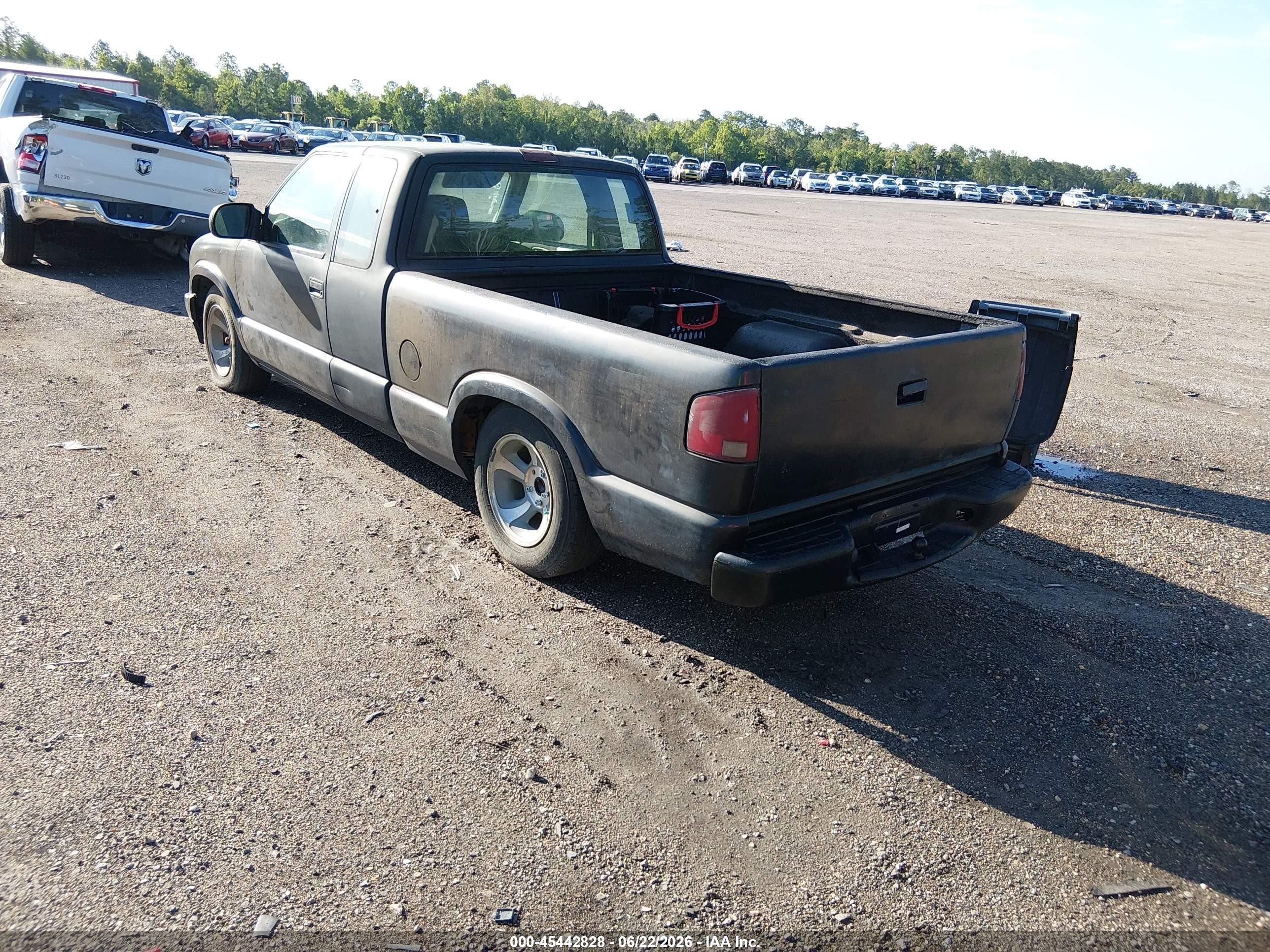 2003 Chevrolet S-10 Ls Black vin: 1GCCS19H338117891