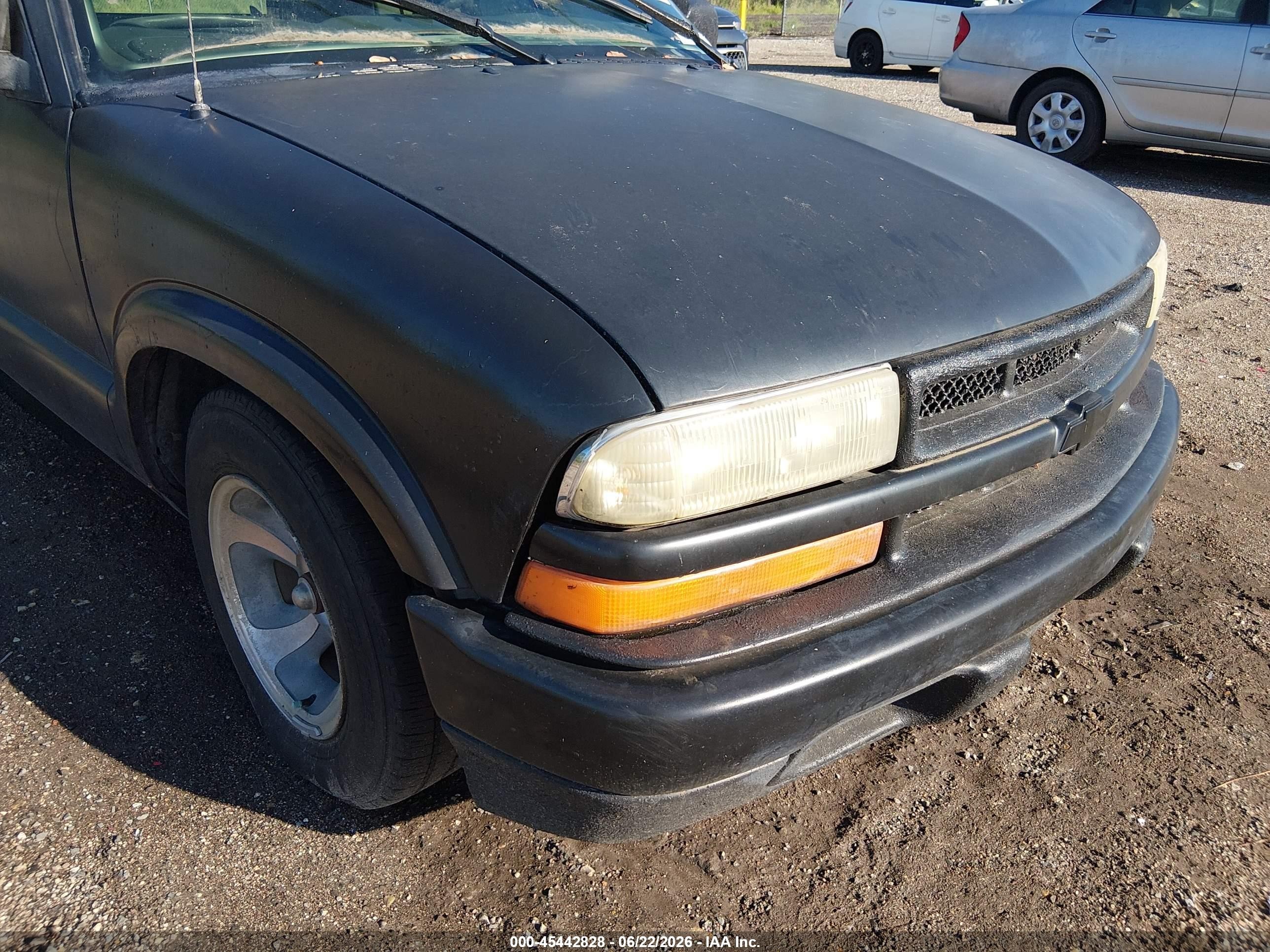 2003 Chevrolet S-10 Ls Black vin: 1GCCS19H338117891