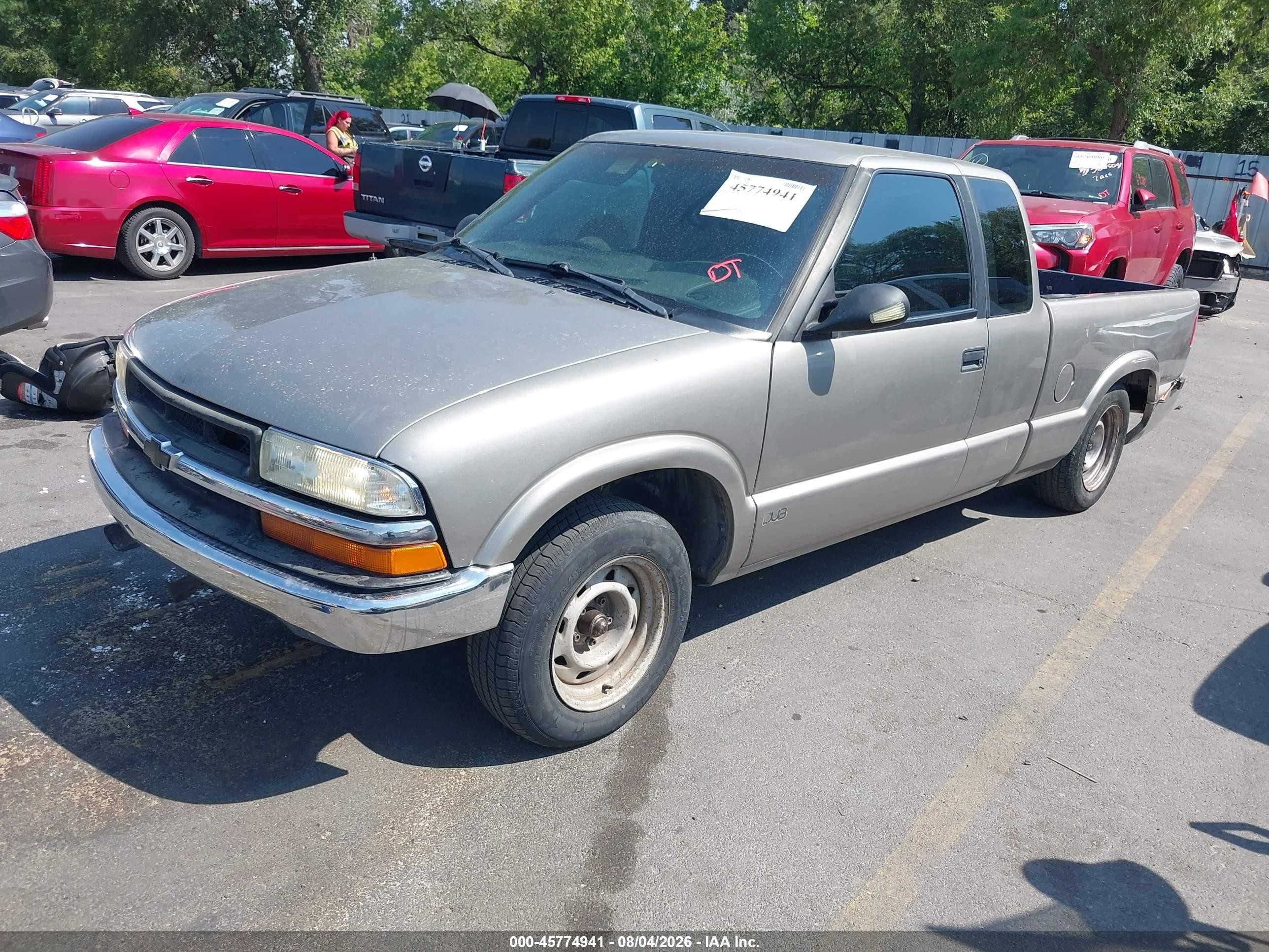 2003 Chevrolet S-10   Silver vin: 1GCCS19H438260297