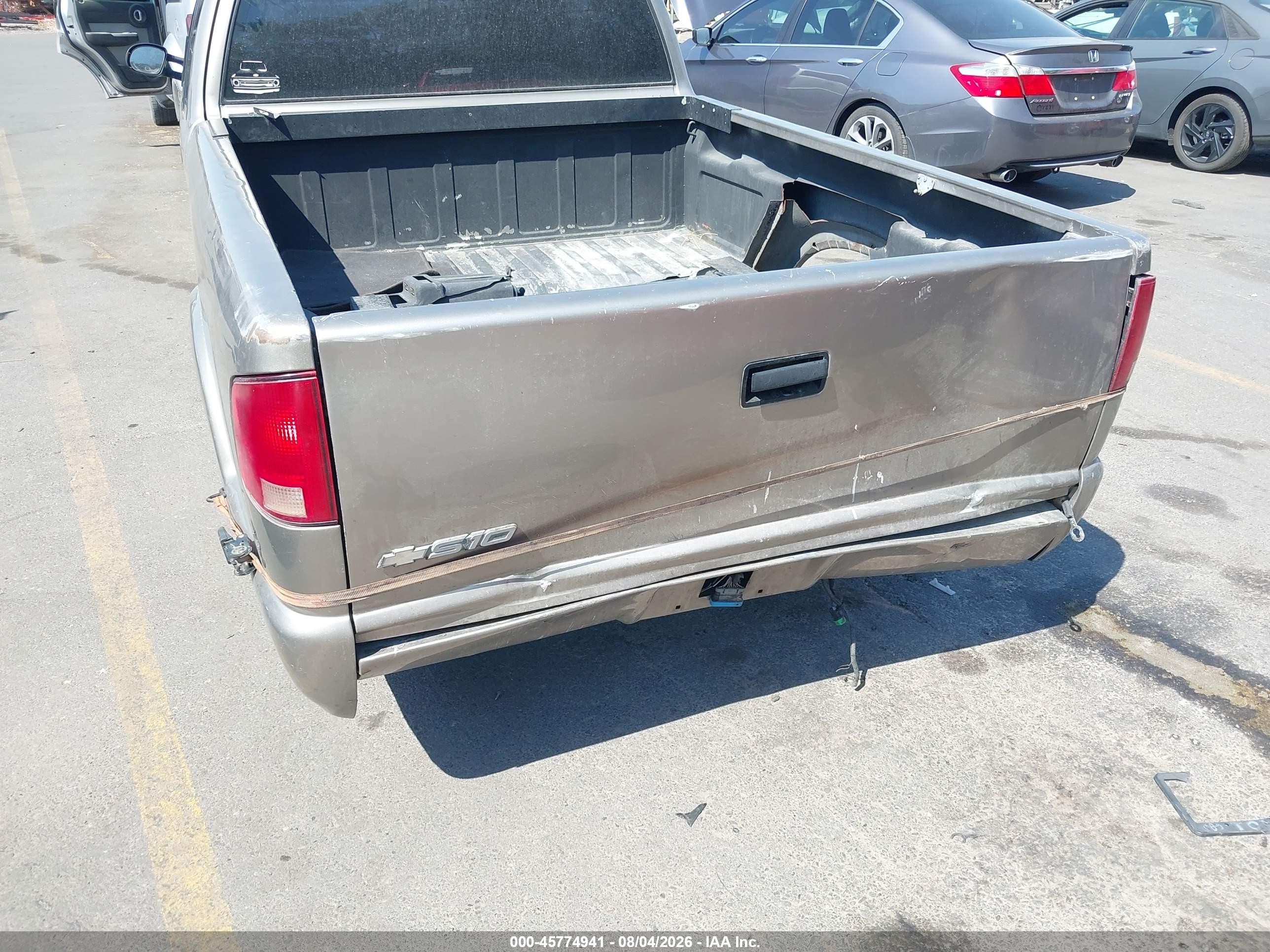 2003 Chevrolet S-10   Silver vin: 1GCCS19H438260297