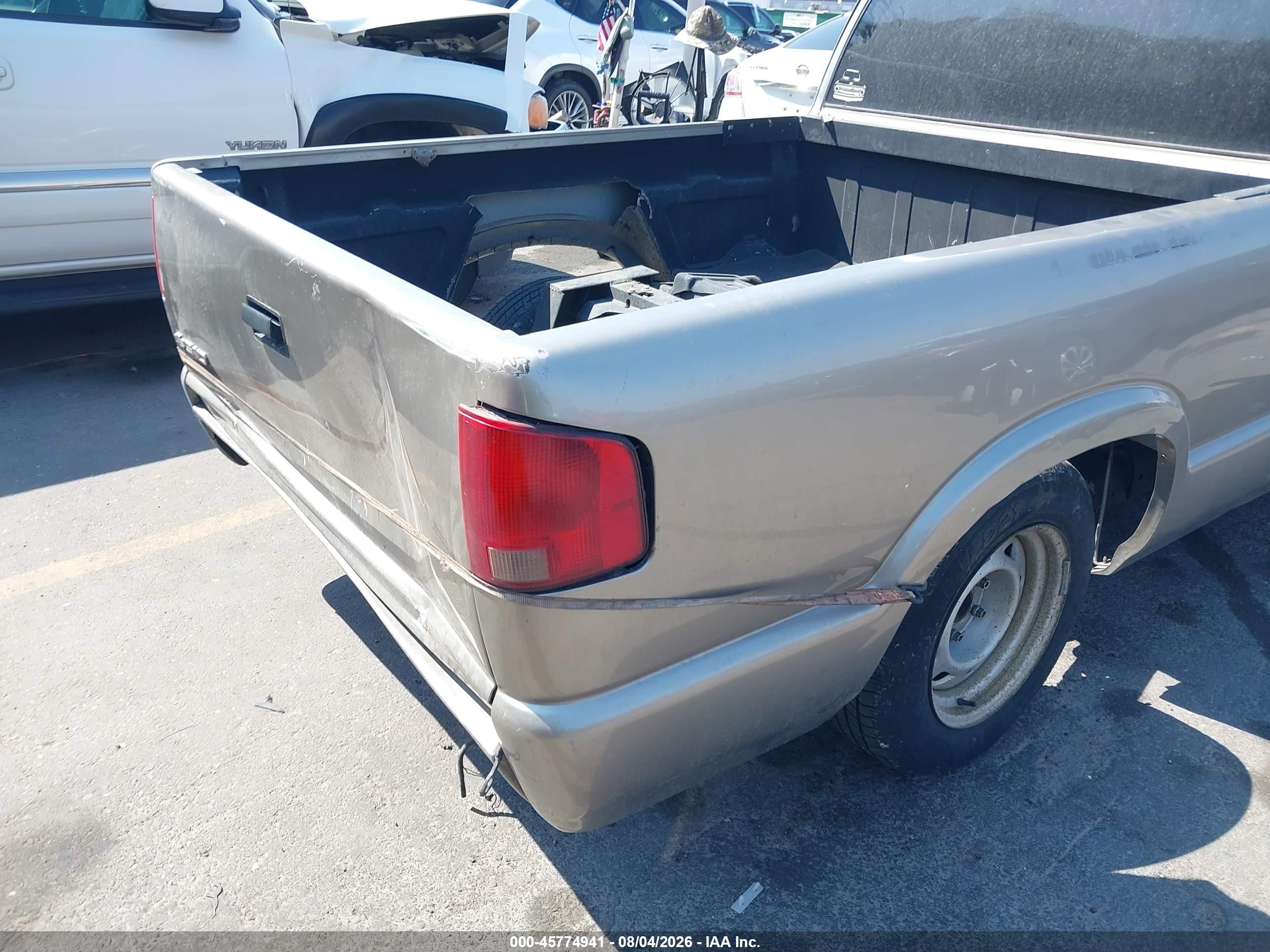 2003 Chevrolet S-10   Silver vin: 1GCCS19H438260297