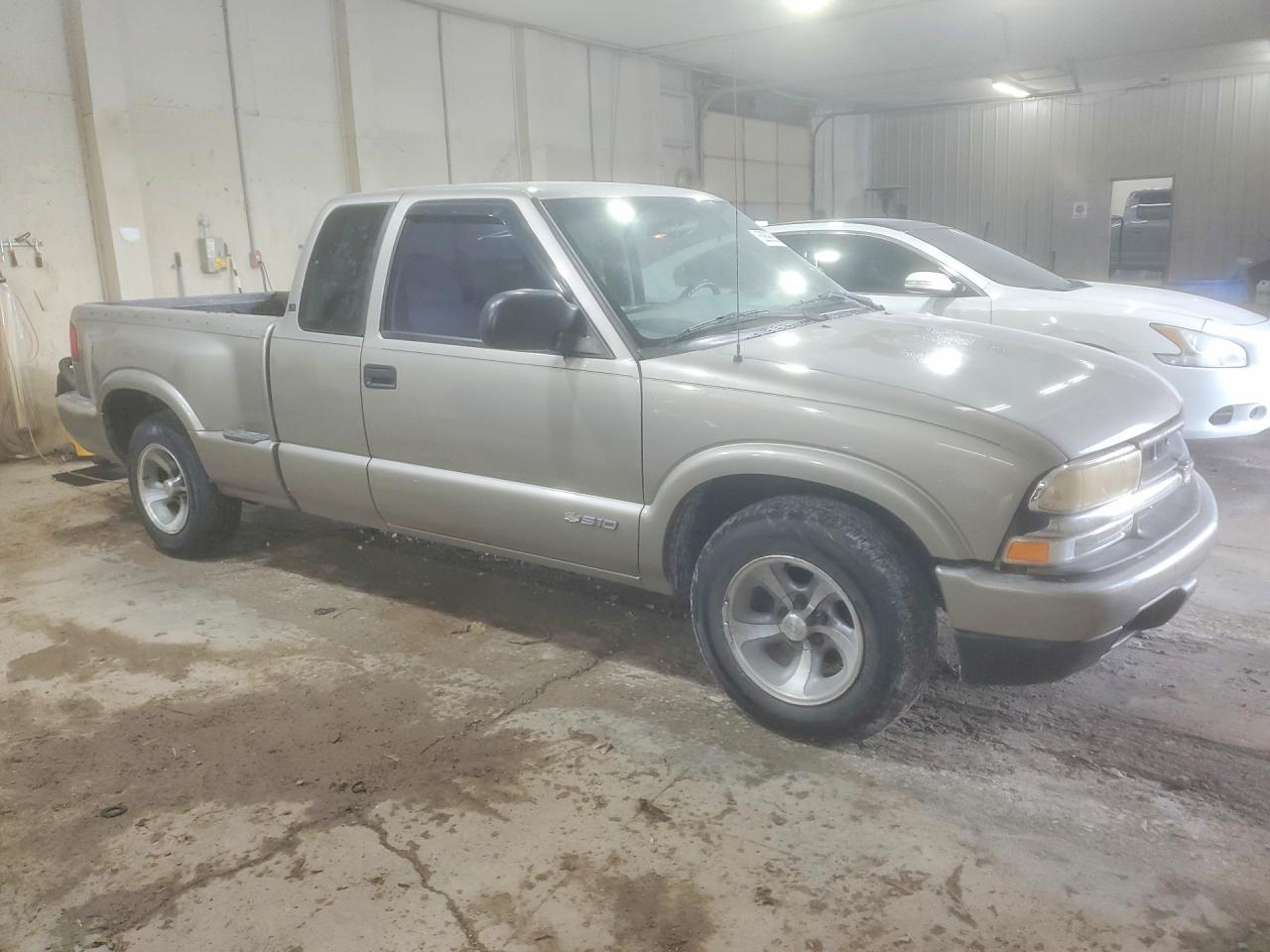 2003 Chevrolet S Truck S10 Tan vin: 1GCCS19H738110989