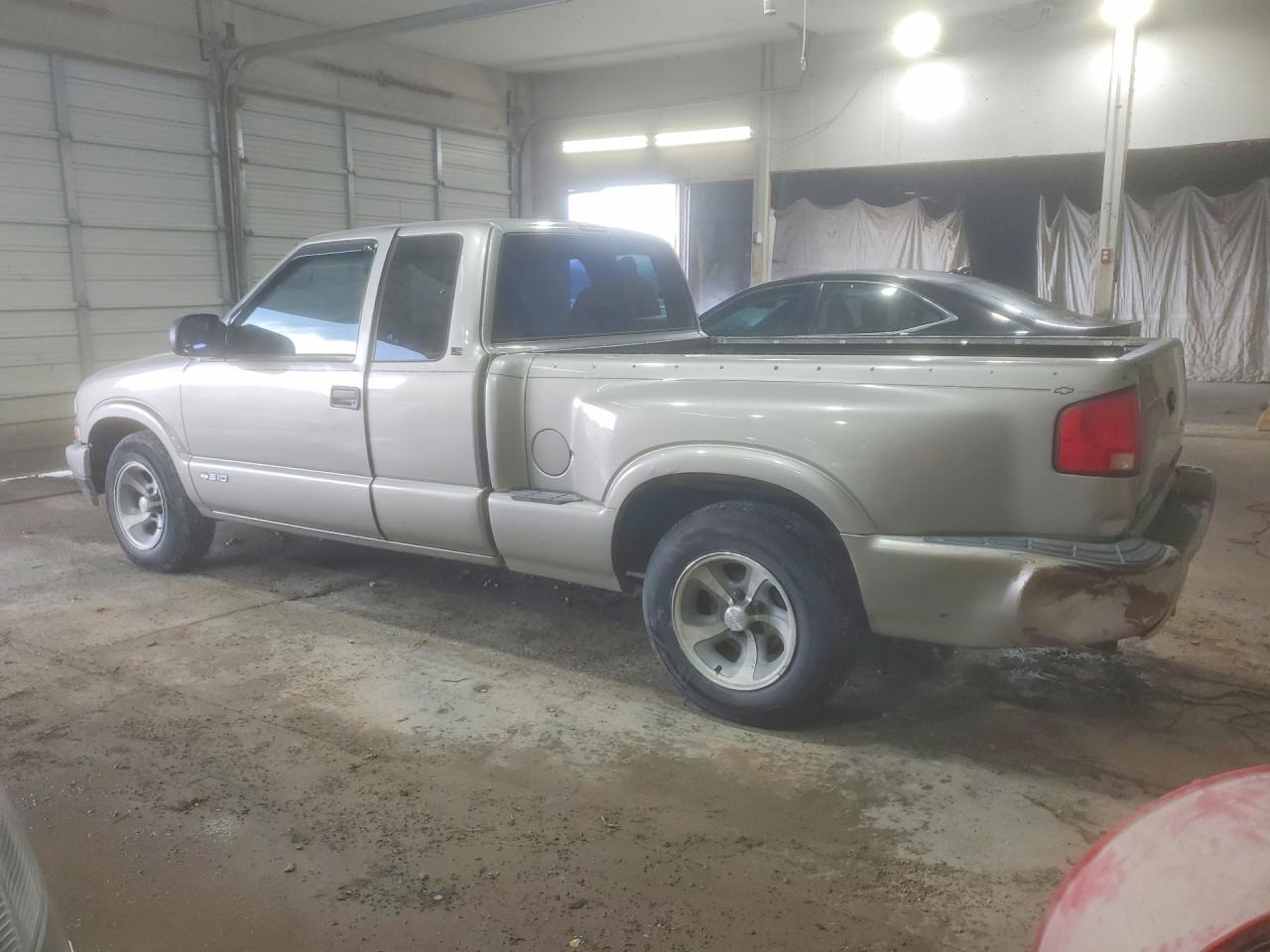 2003 Chevrolet S Truck S10 Tan vin: 1GCCS19H738110989