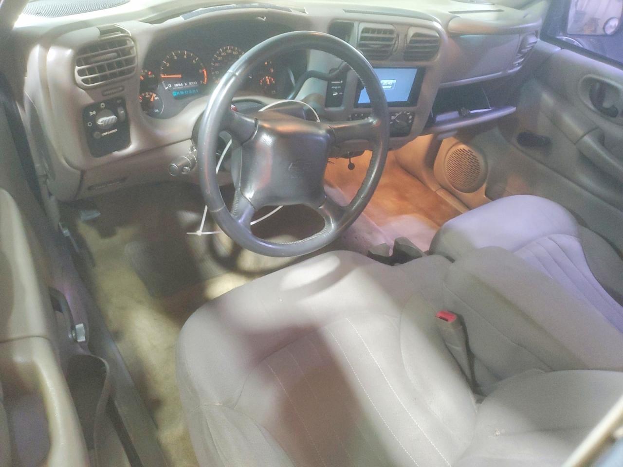 2003 Chevrolet S Truck S10 Tan vin: 1GCCS19H738110989