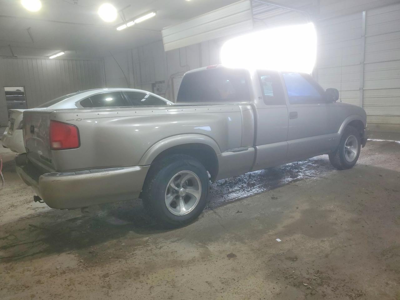 2003 Chevrolet S Truck S10 Tan vin: 1GCCS19H738110989