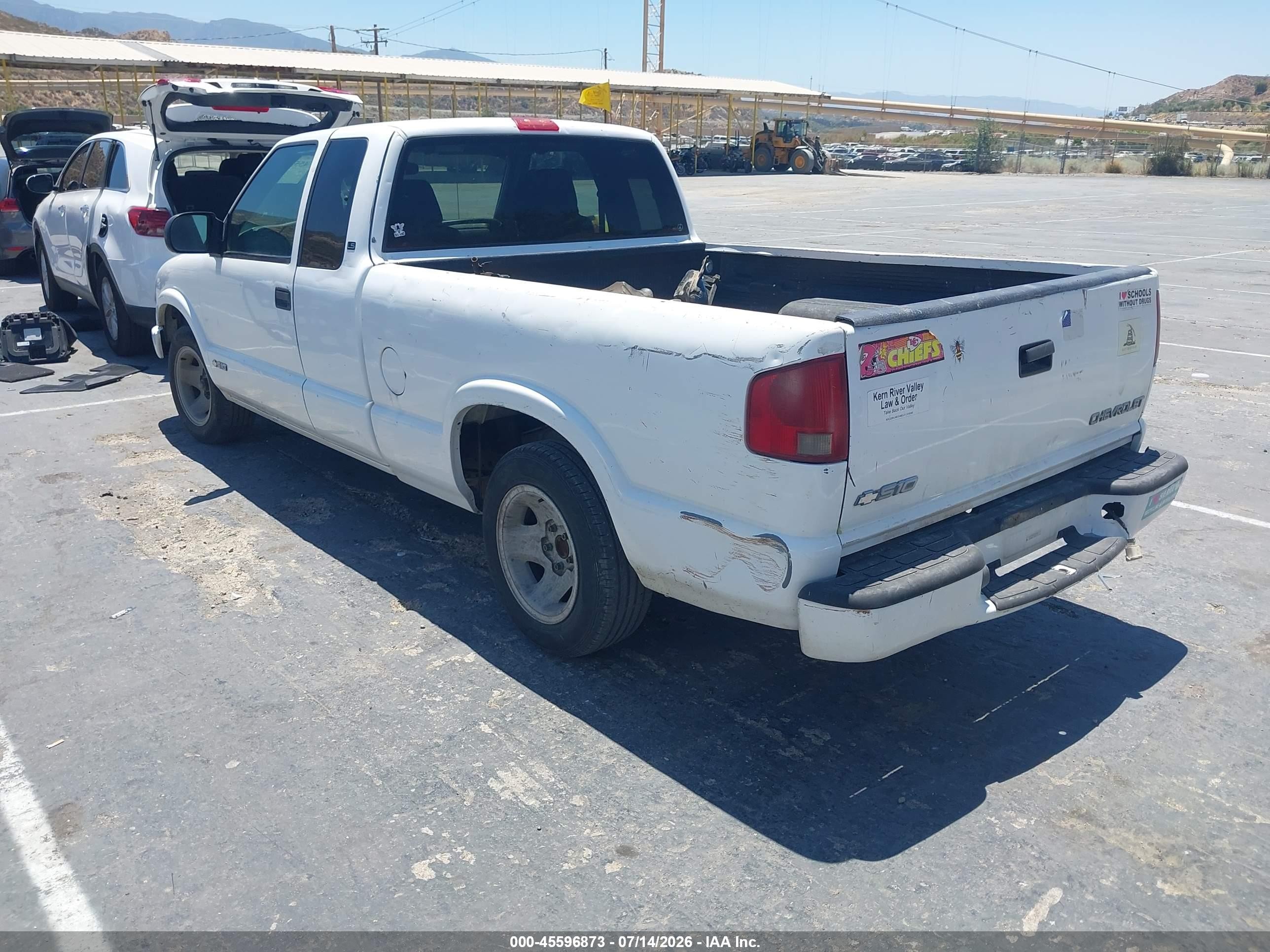 2003 Chevrolet S-10 Ls White vin: 1GCCS19H838264949
