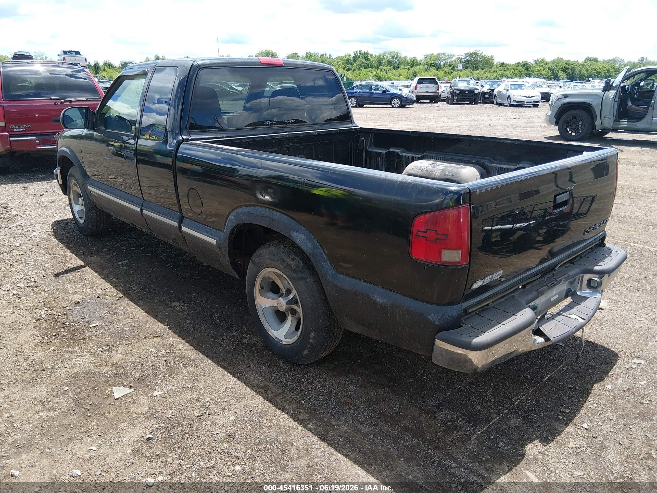 2003 Chevrolet S-10 Ls Black vin: 1GCCS19HX38158373