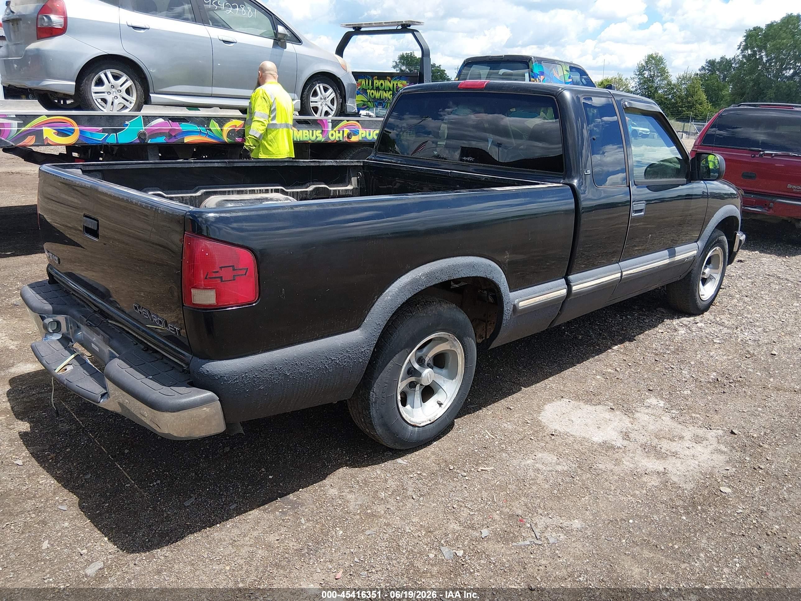 2003 Chevrolet S-10 Ls Black vin: 1GCCS19HX38158373