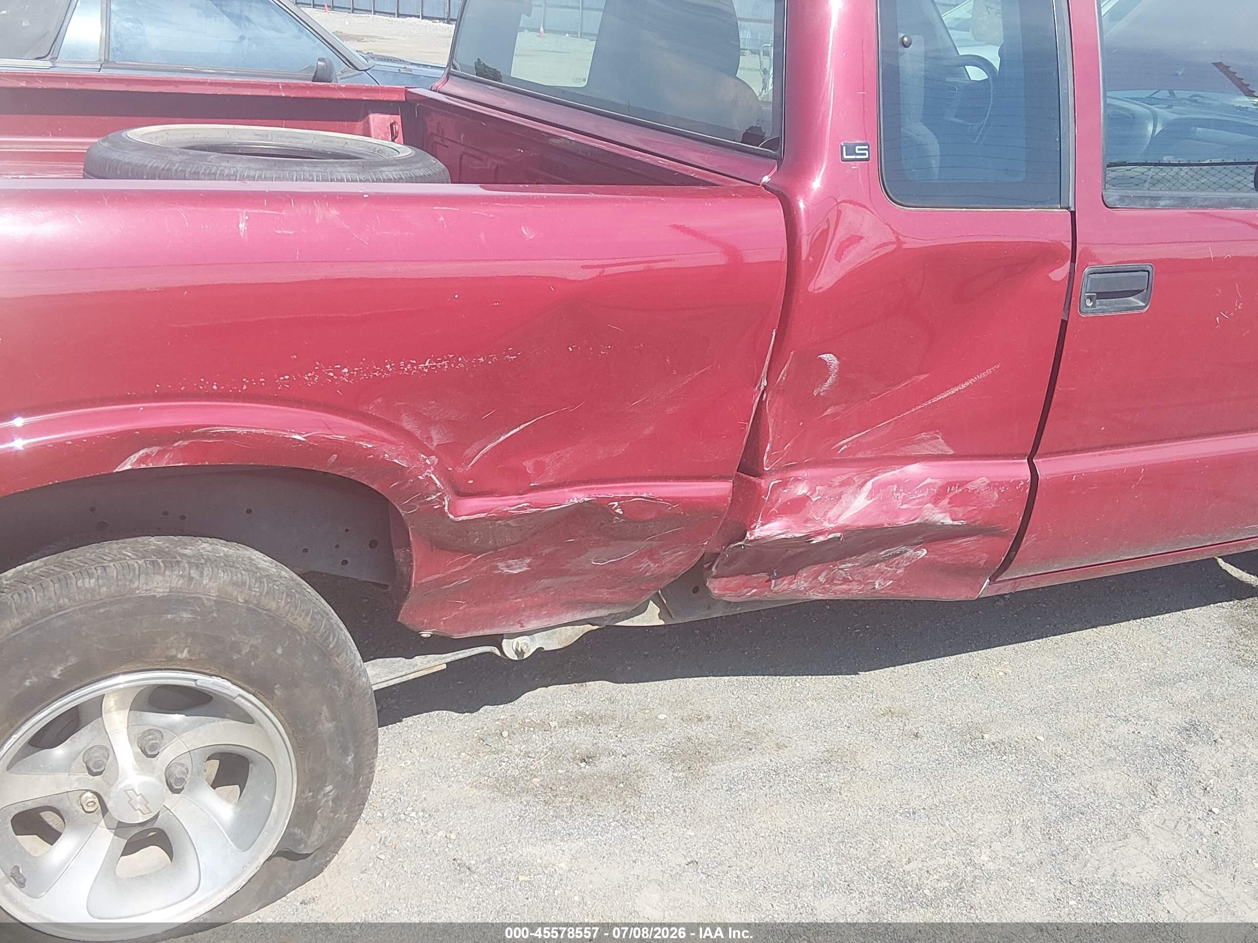 2003 Chevrolet S-10 Ls Burgundy vin: 1GCCS19HX38221066