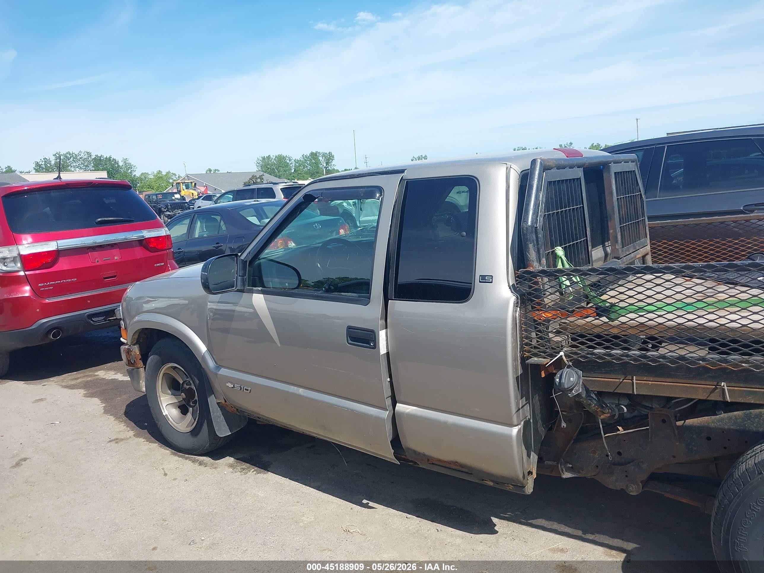 2001 Chevrolet S-10 Ls Silver vin: 1GCCS19W018146471