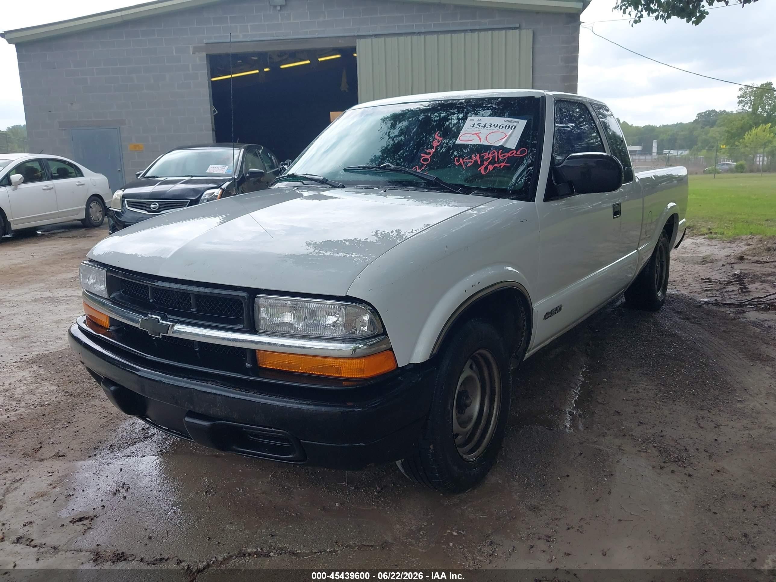 2002 Chevrolet S-10 Ls White vin: 1GCCS19W028119658