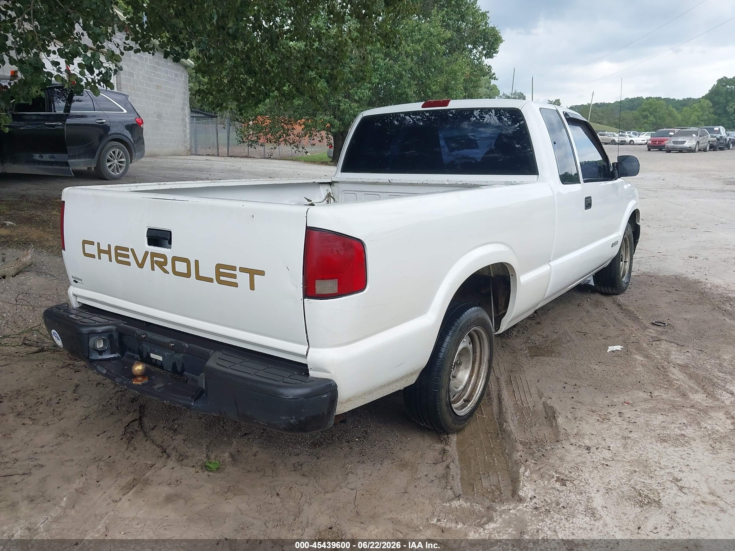 2002 Chevrolet S-10 Ls White vin: 1GCCS19W028119658