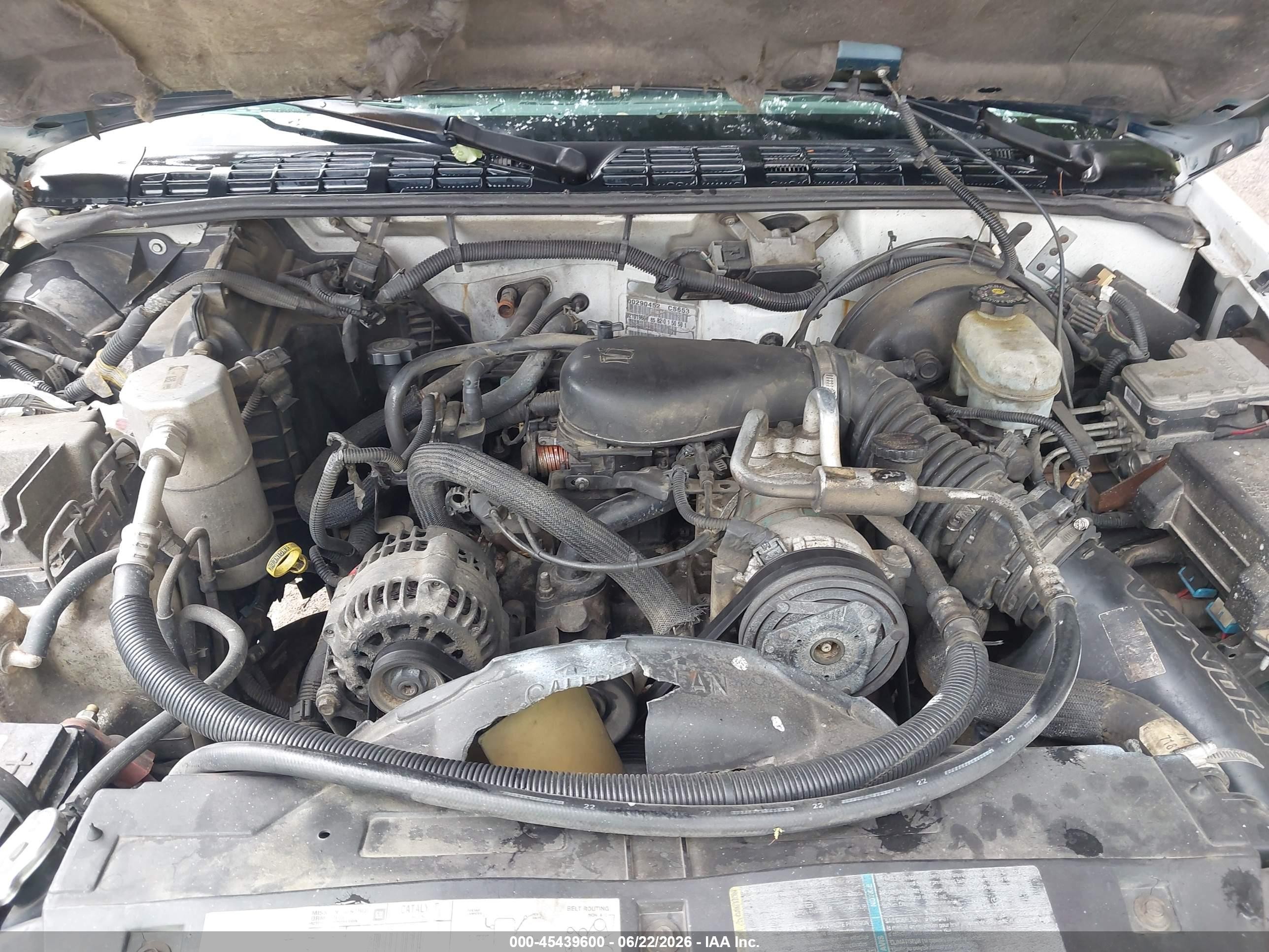 2002 Chevrolet S-10 Ls White vin: 1GCCS19W028119658