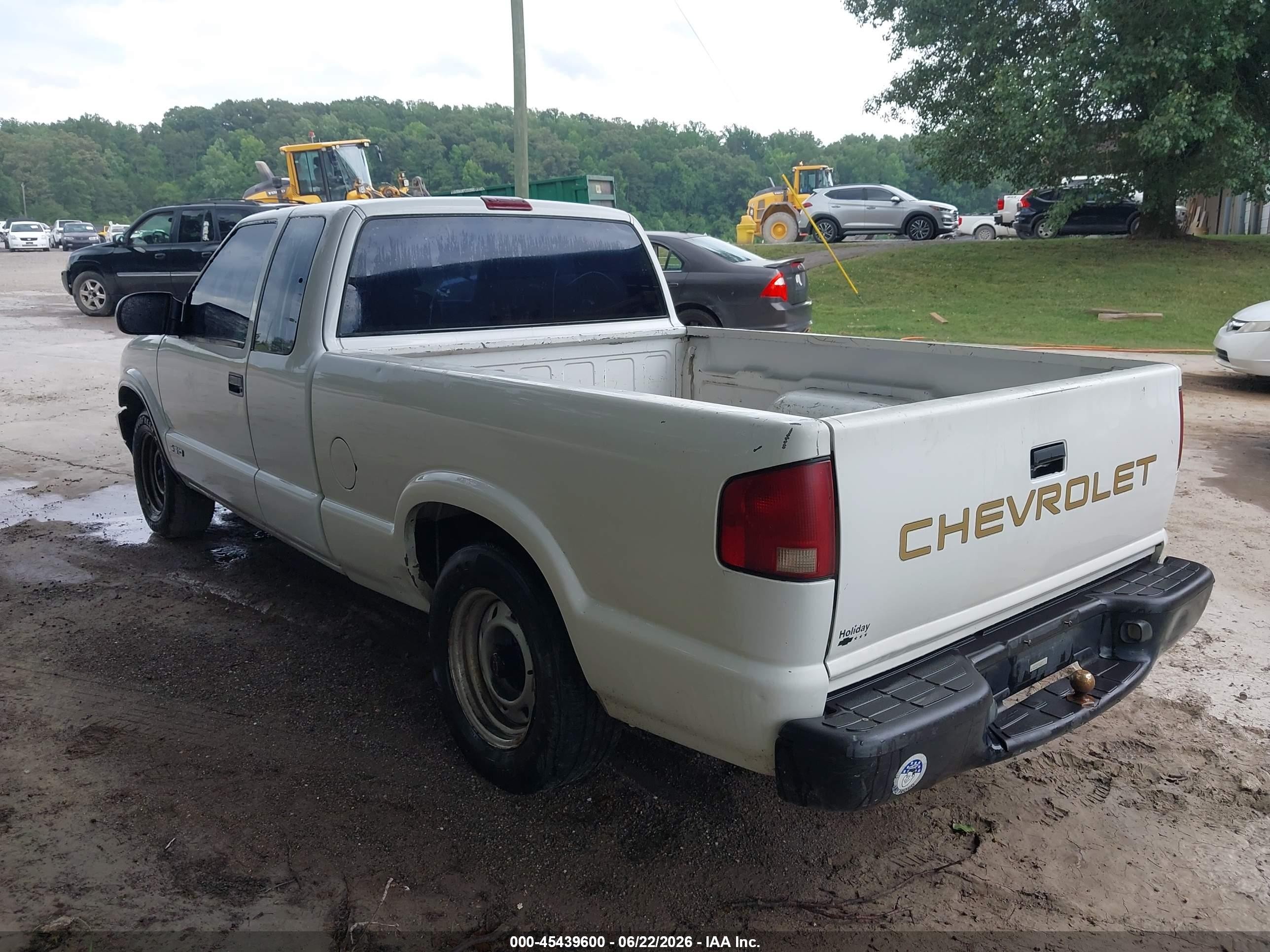 2002 Chevrolet S-10 Ls White vin: 1GCCS19W028119658