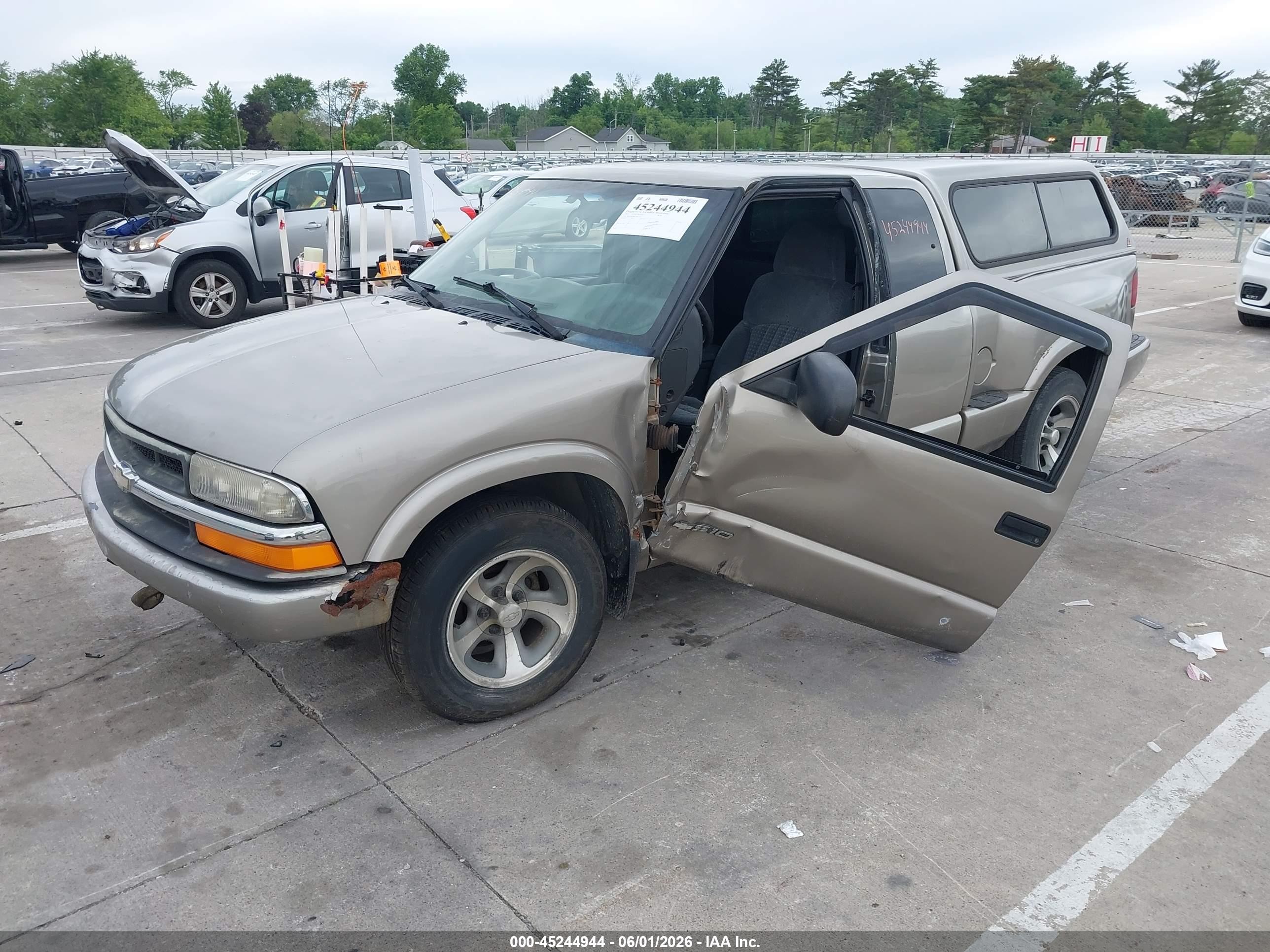 2001 Chevrolet S-10 Ls Beige vin: 1GCCS19W118117321
