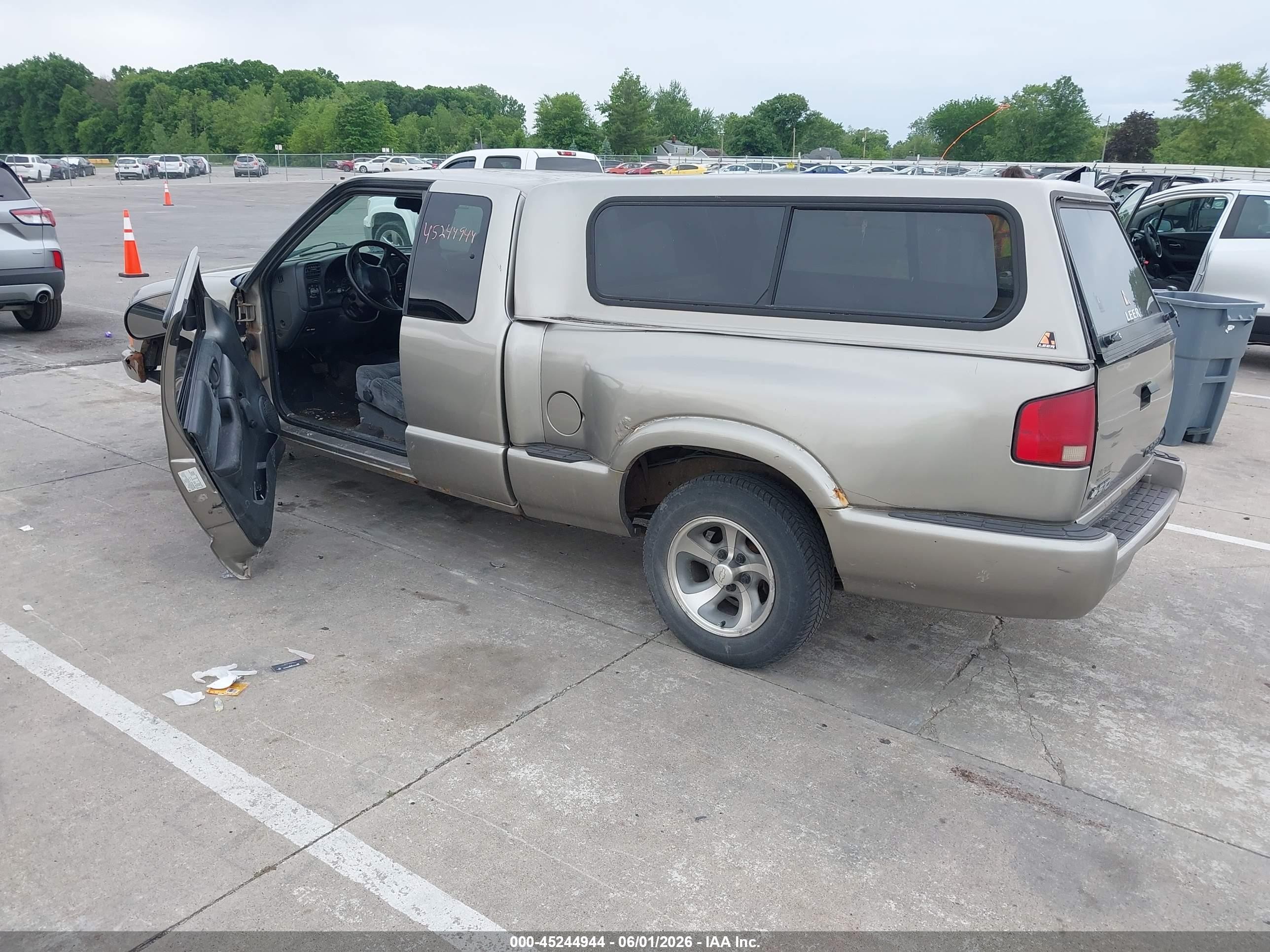 2001 Chevrolet S-10 Ls Beige vin: 1GCCS19W118117321
