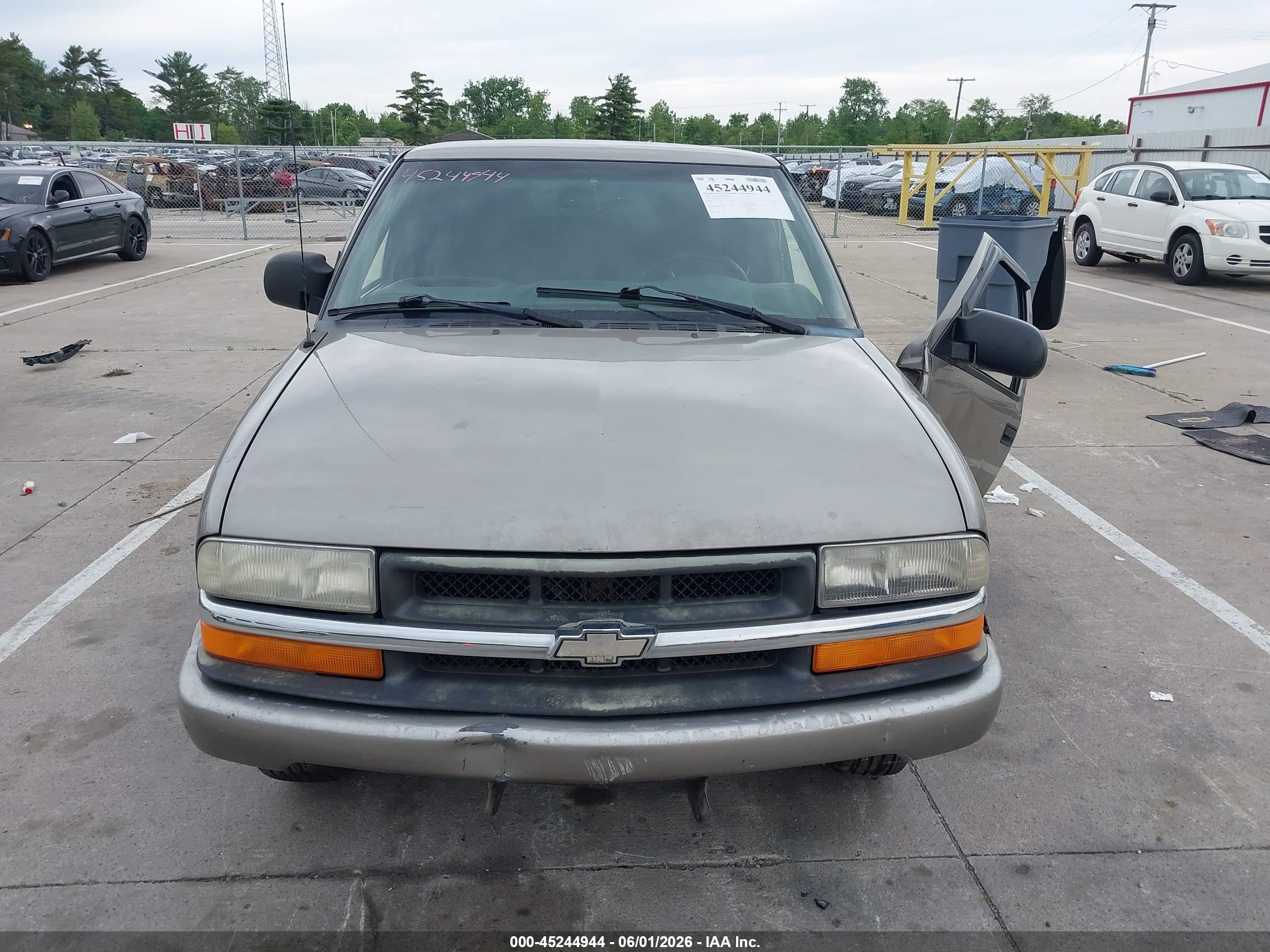 2001 Chevrolet S-10 Ls Beige vin: 1GCCS19W118117321