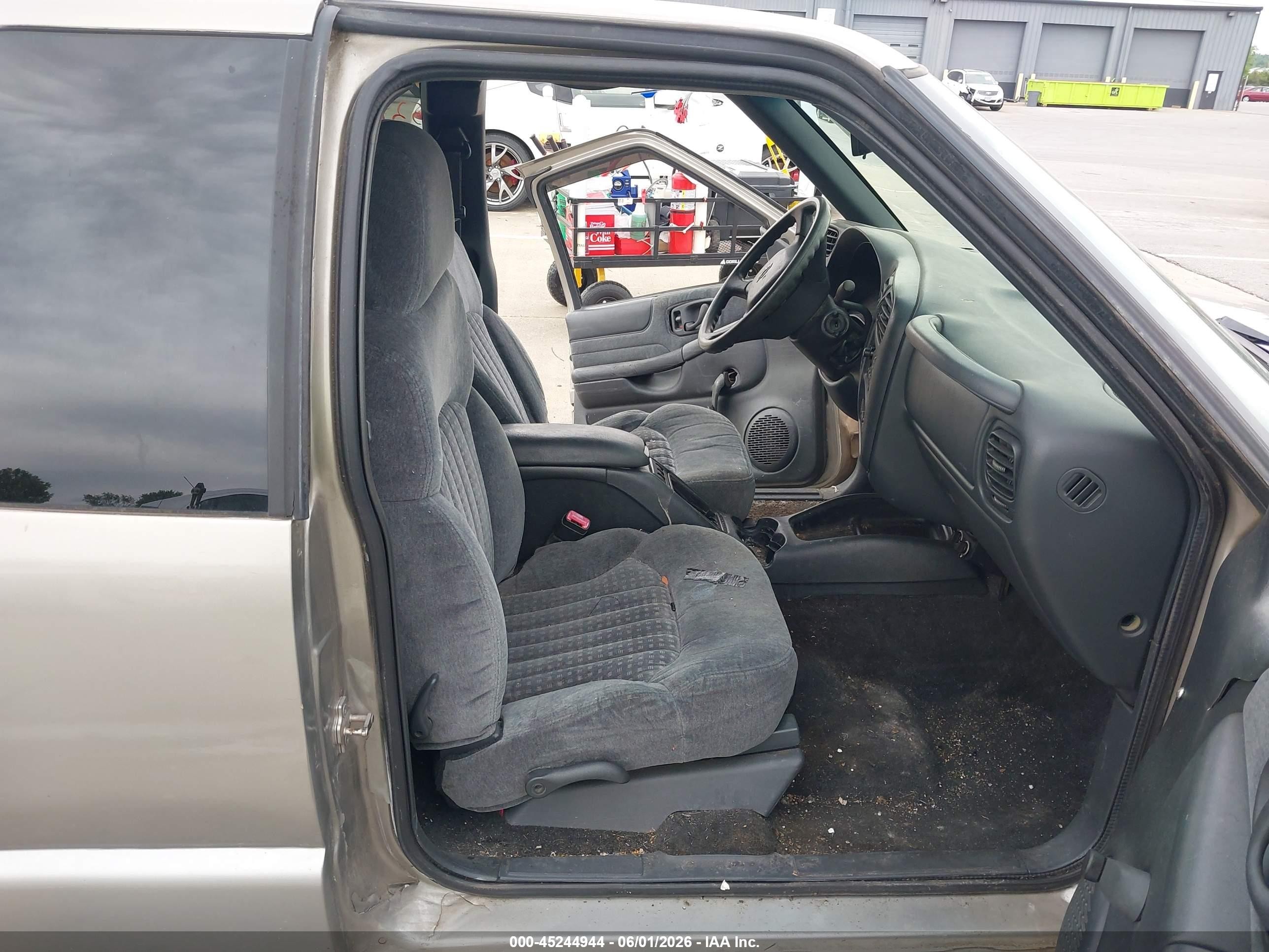 2001 Chevrolet S-10 Ls Beige vin: 1GCCS19W118117321