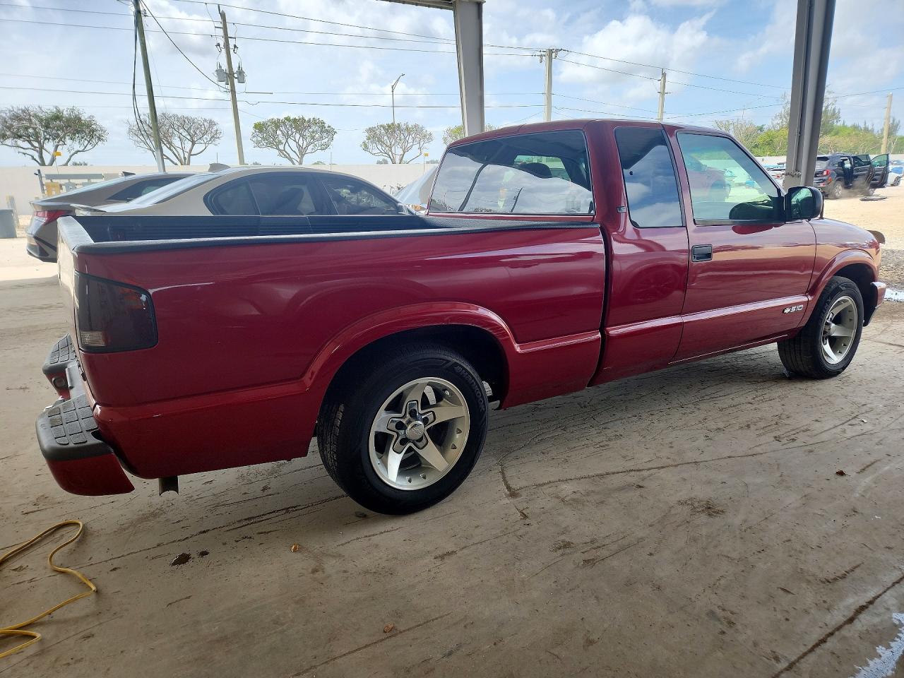 2001 Chevrolet S Truck S10 Red vin: 1GCCS19W118143160