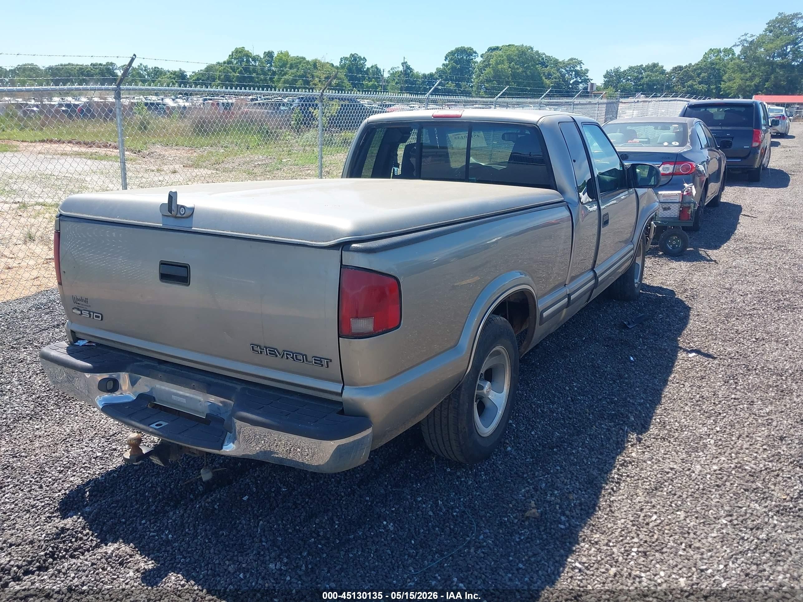2000 Chevrolet S-10 Ls Gold vin: 1GCCS19W1Y8157764