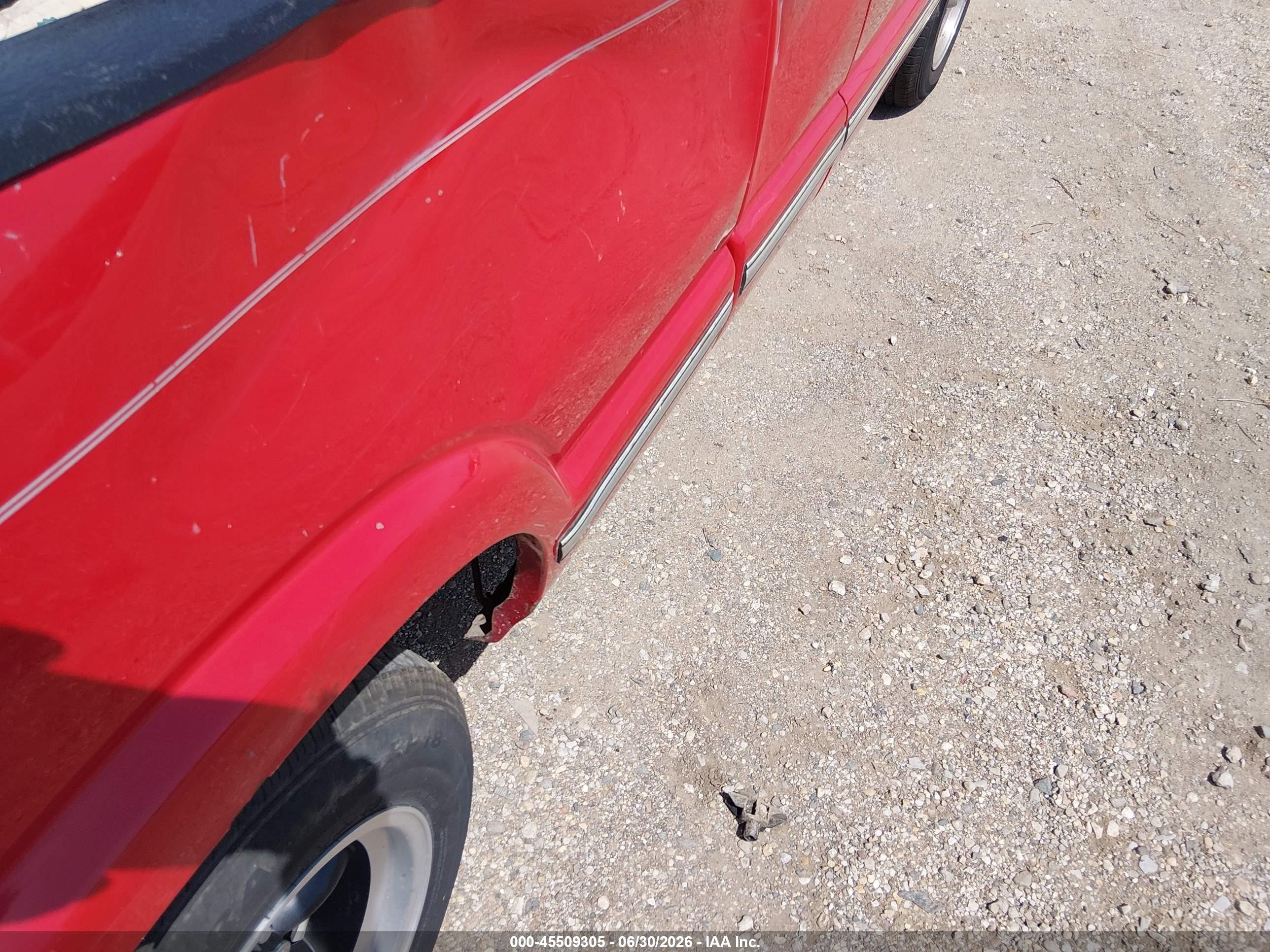 2000 Chevrolet S-10 Ls Red vin: 1GCCS19W1Y8184740