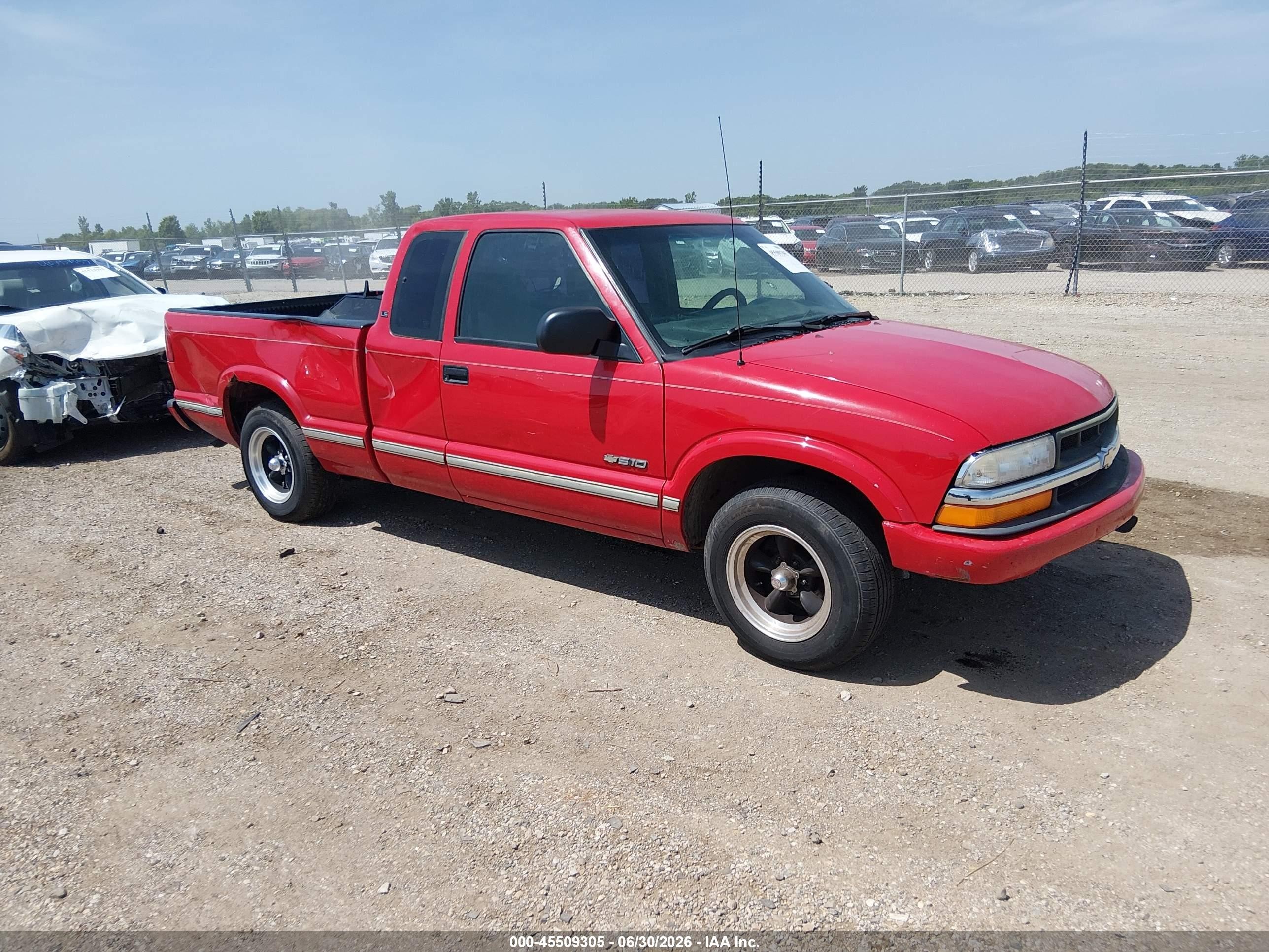 2000 Chevrolet S-10 Ls Red vin: 1GCCS19W1Y8184740