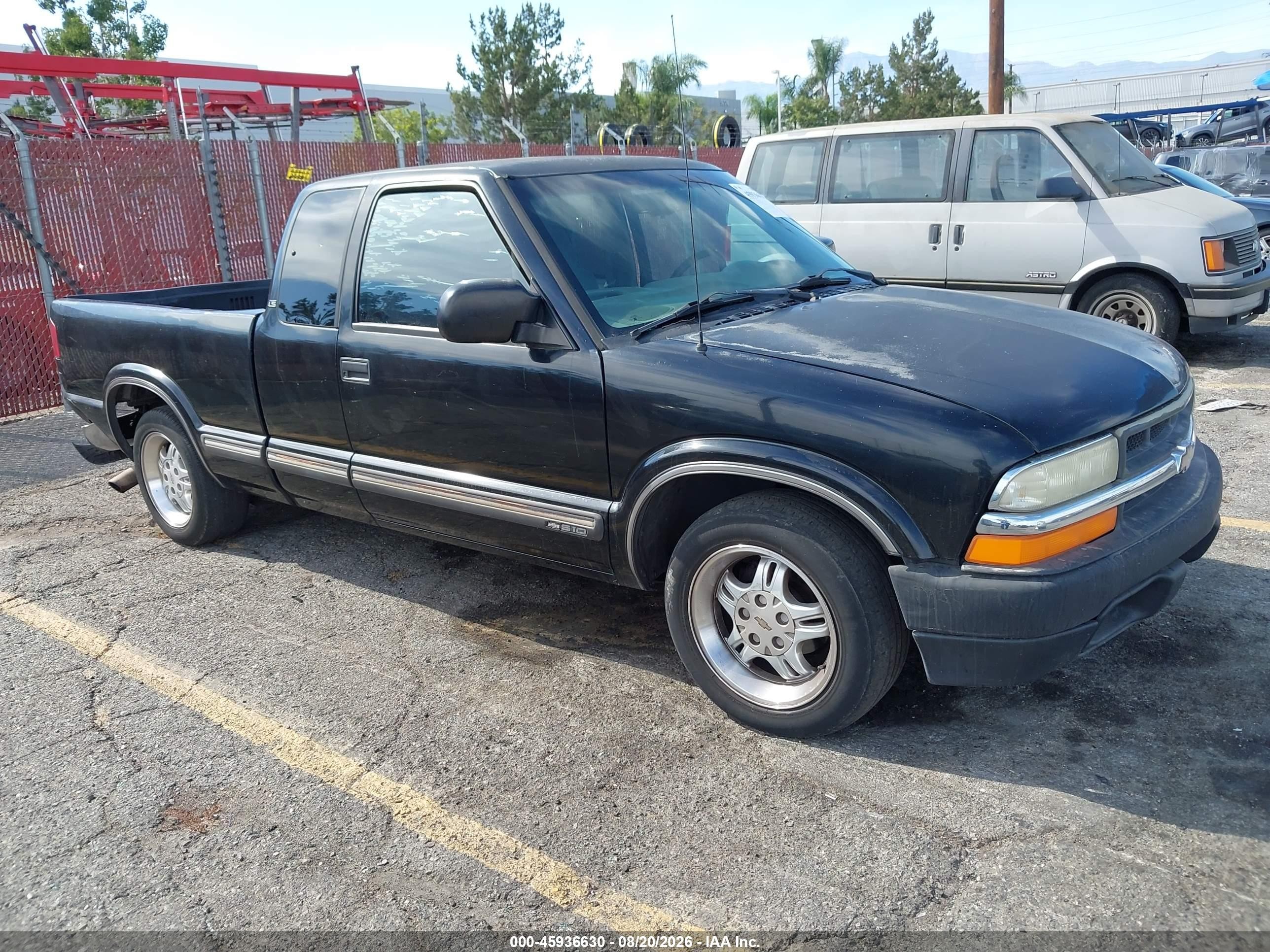 2000 Chevrolet S-10 Ls Black vin: 1GCCS19W1YK240307