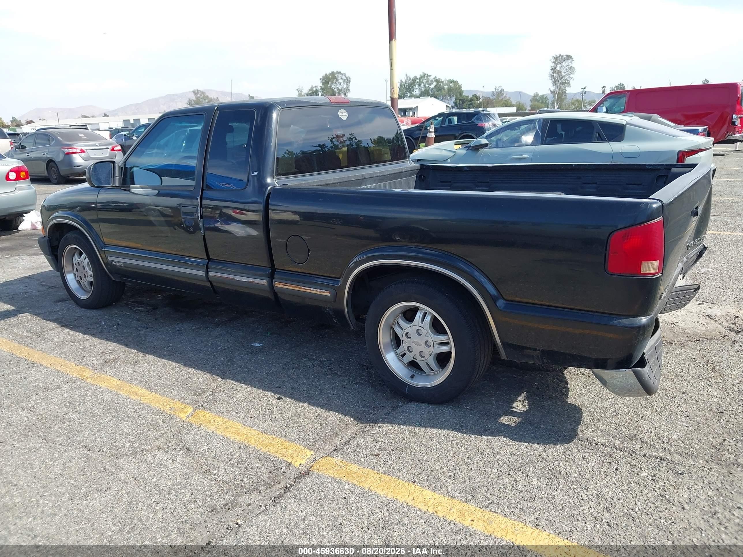 2000 Chevrolet S-10 Ls Black vin: 1GCCS19W1YK240307