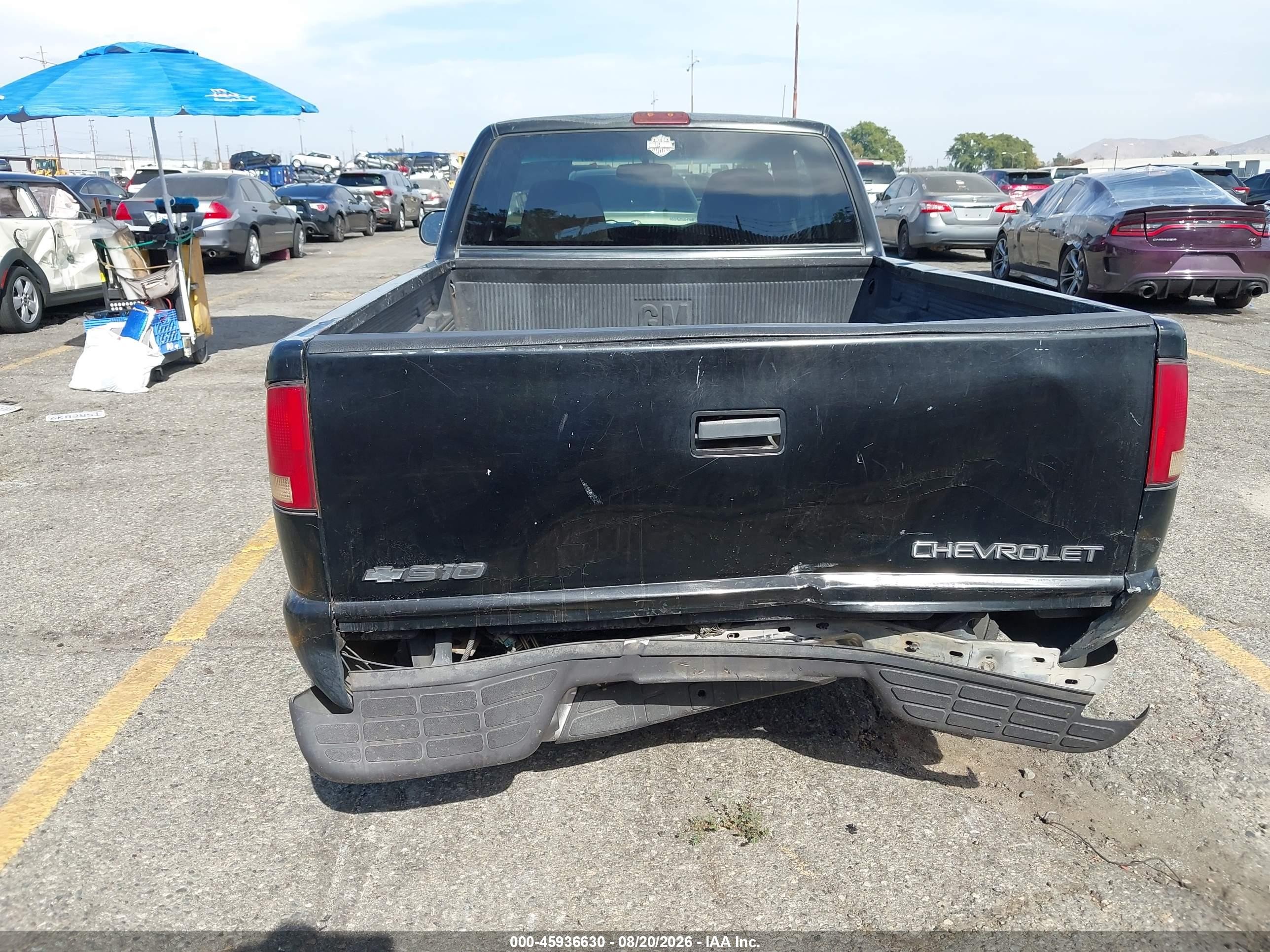 2000 Chevrolet S-10 Ls Black vin: 1GCCS19W1YK240307