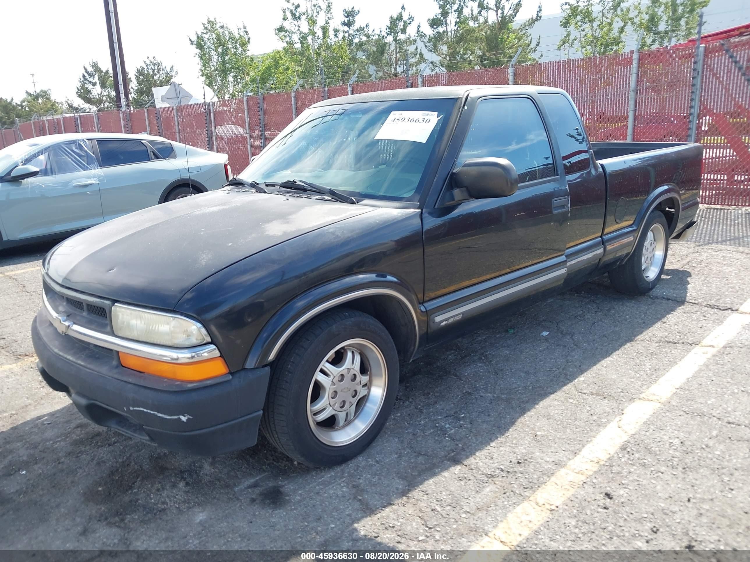 2000 Chevrolet S-10 Ls Black vin: 1GCCS19W1YK240307