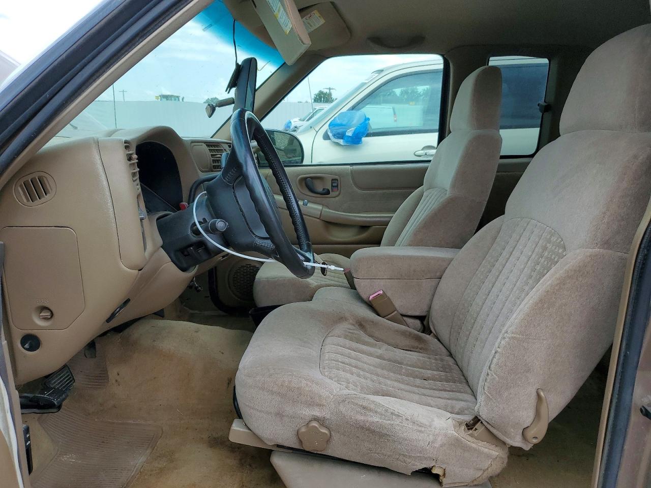 2002 Chevrolet S Truck S10 Tan vin: 1GCCS19W228182650