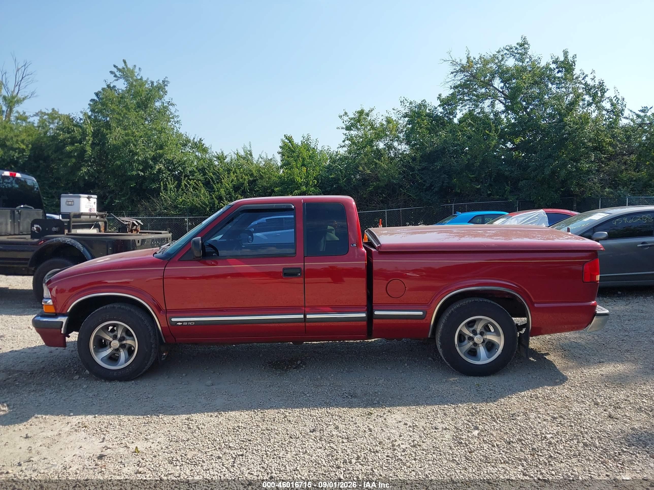 2000 Chevrolet S-10 Ls Red vin: 1GCCS19W3Y8233243
