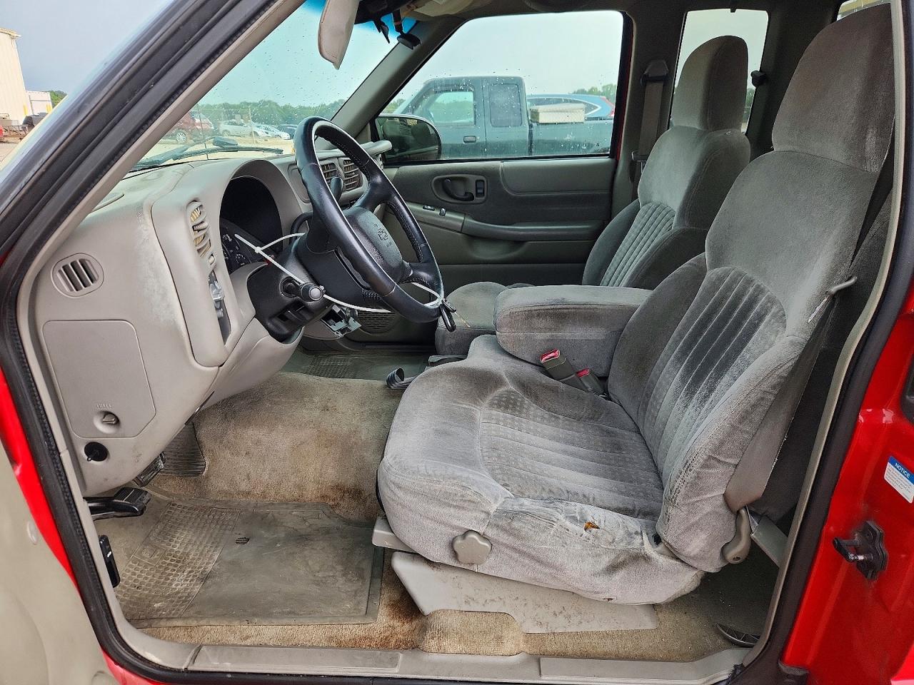2001 Chevrolet S Truck S10 Red vin: 1GCCS19W518175349