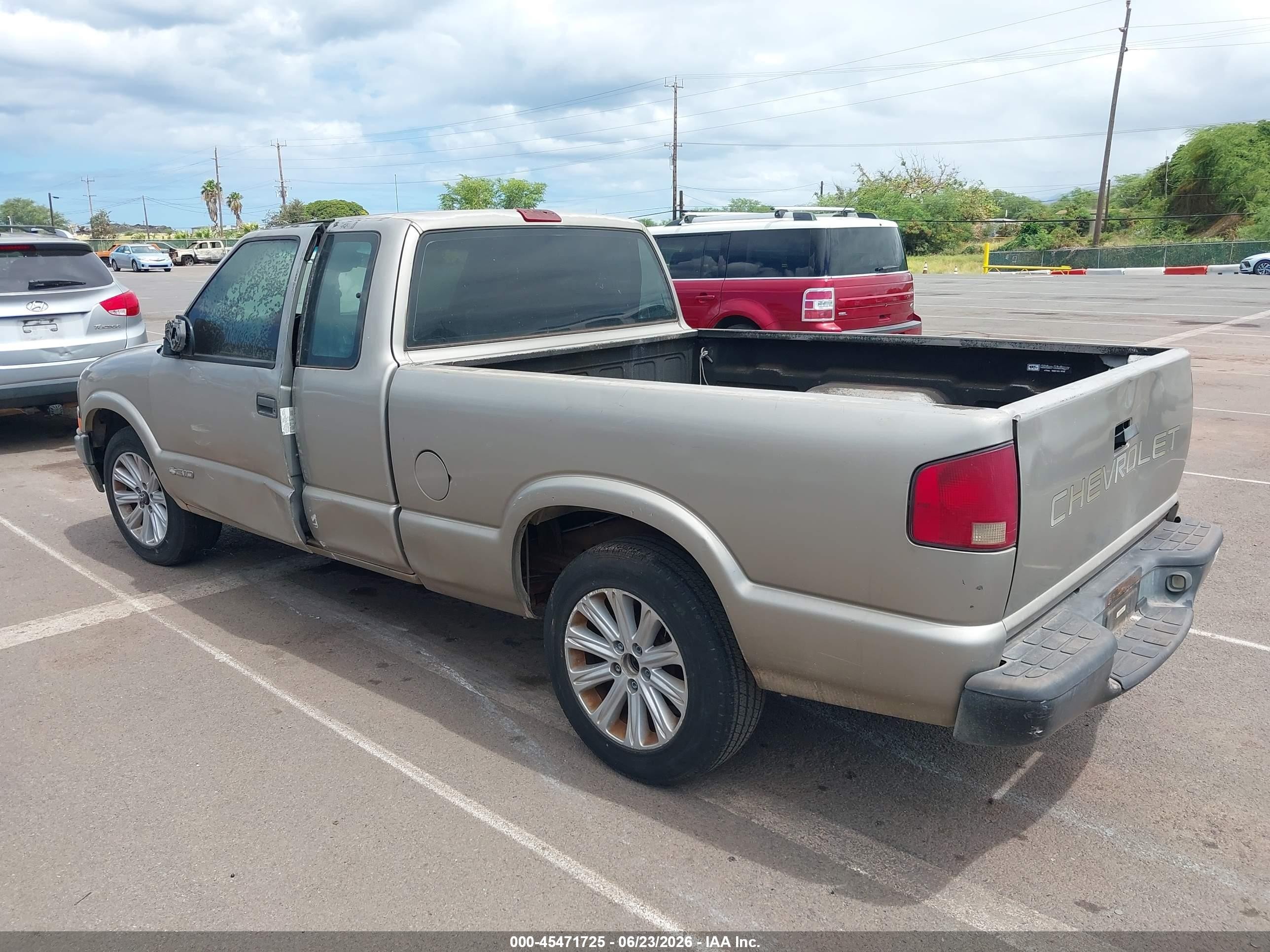 2002 Chevrolet S-10 Ls Beige vin: 1GCCS19W528113242