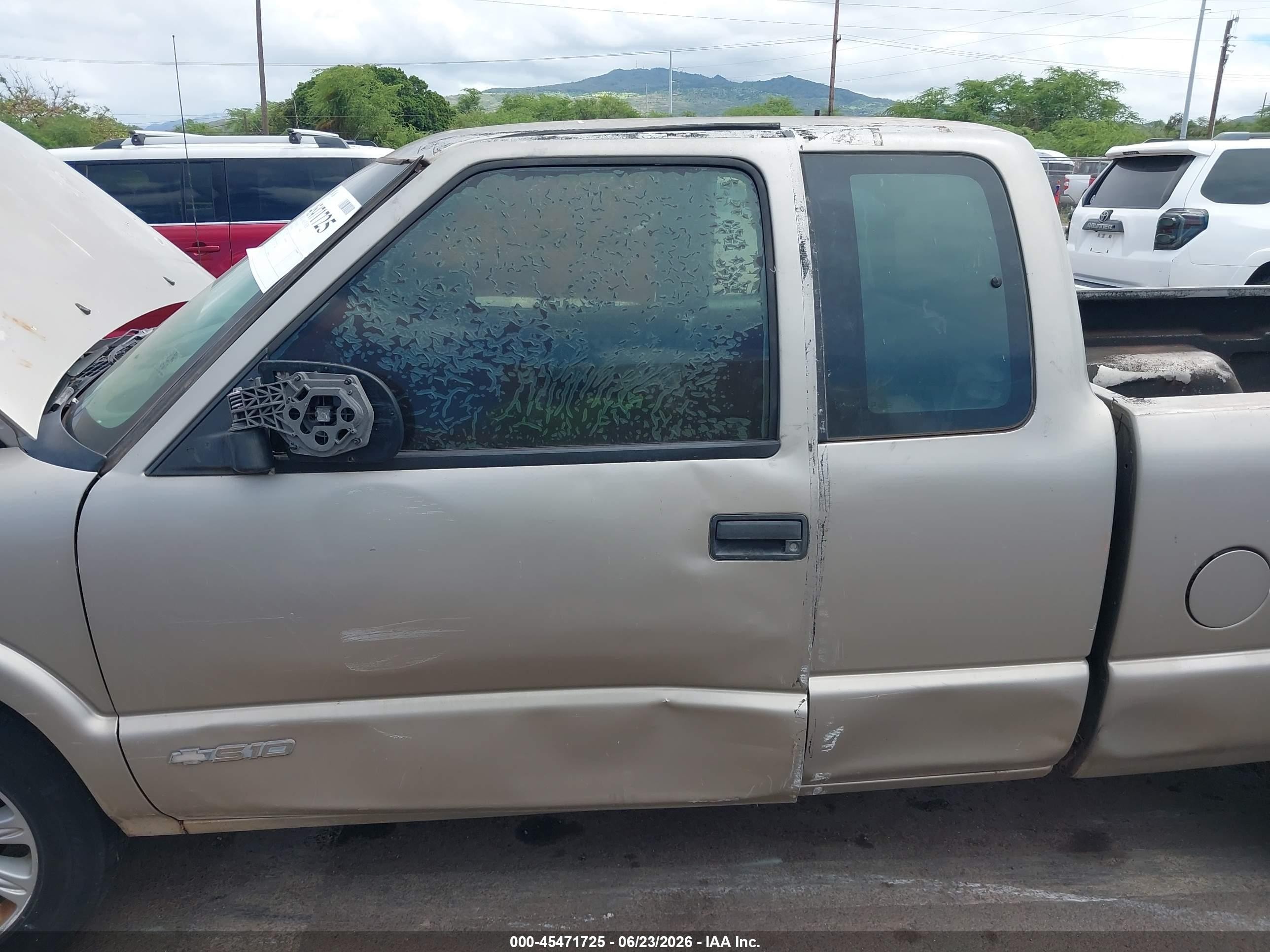 2002 Chevrolet S-10 Ls Beige vin: 1GCCS19W528113242
