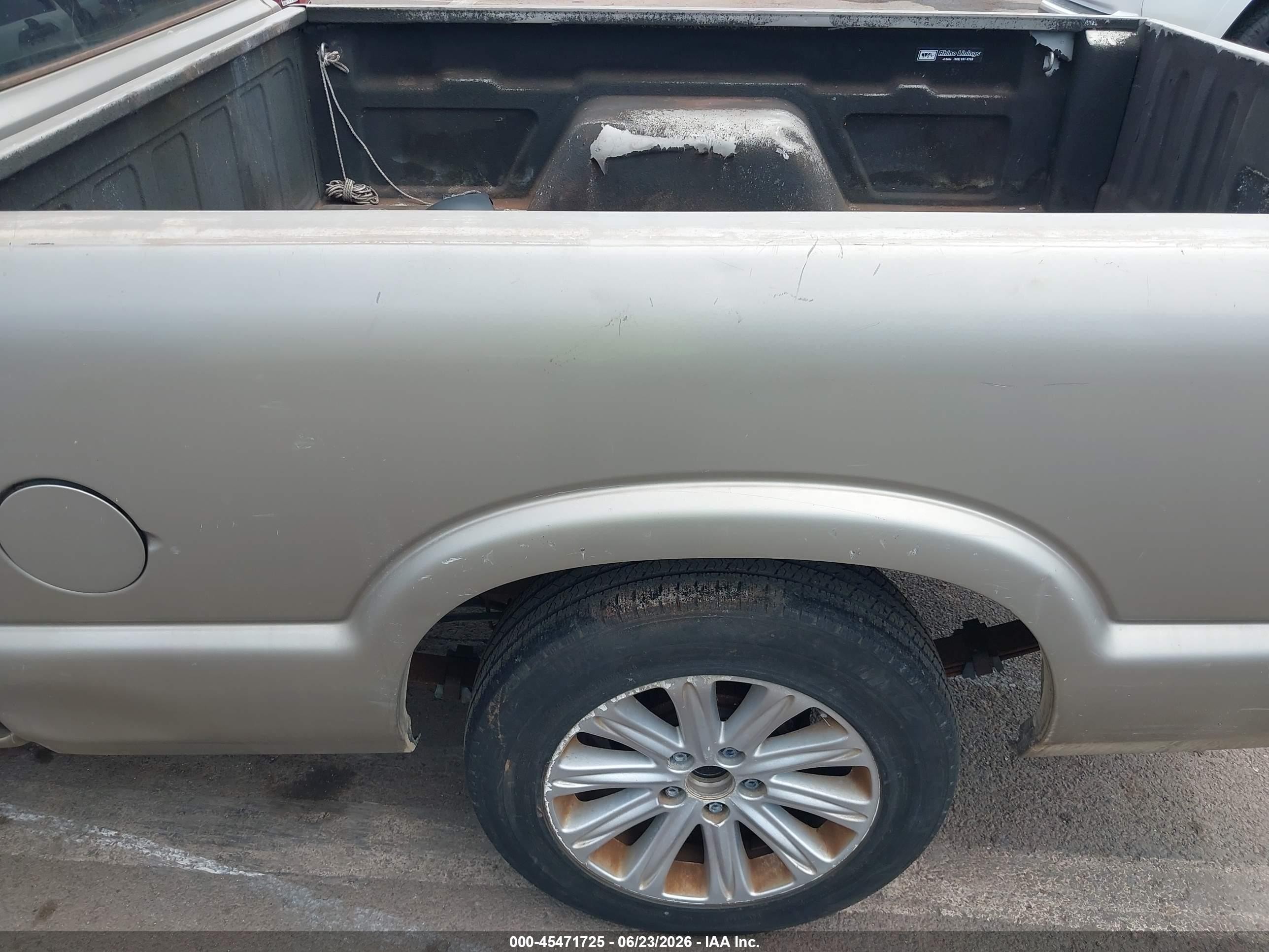 2002 Chevrolet S-10 Ls Beige vin: 1GCCS19W528113242