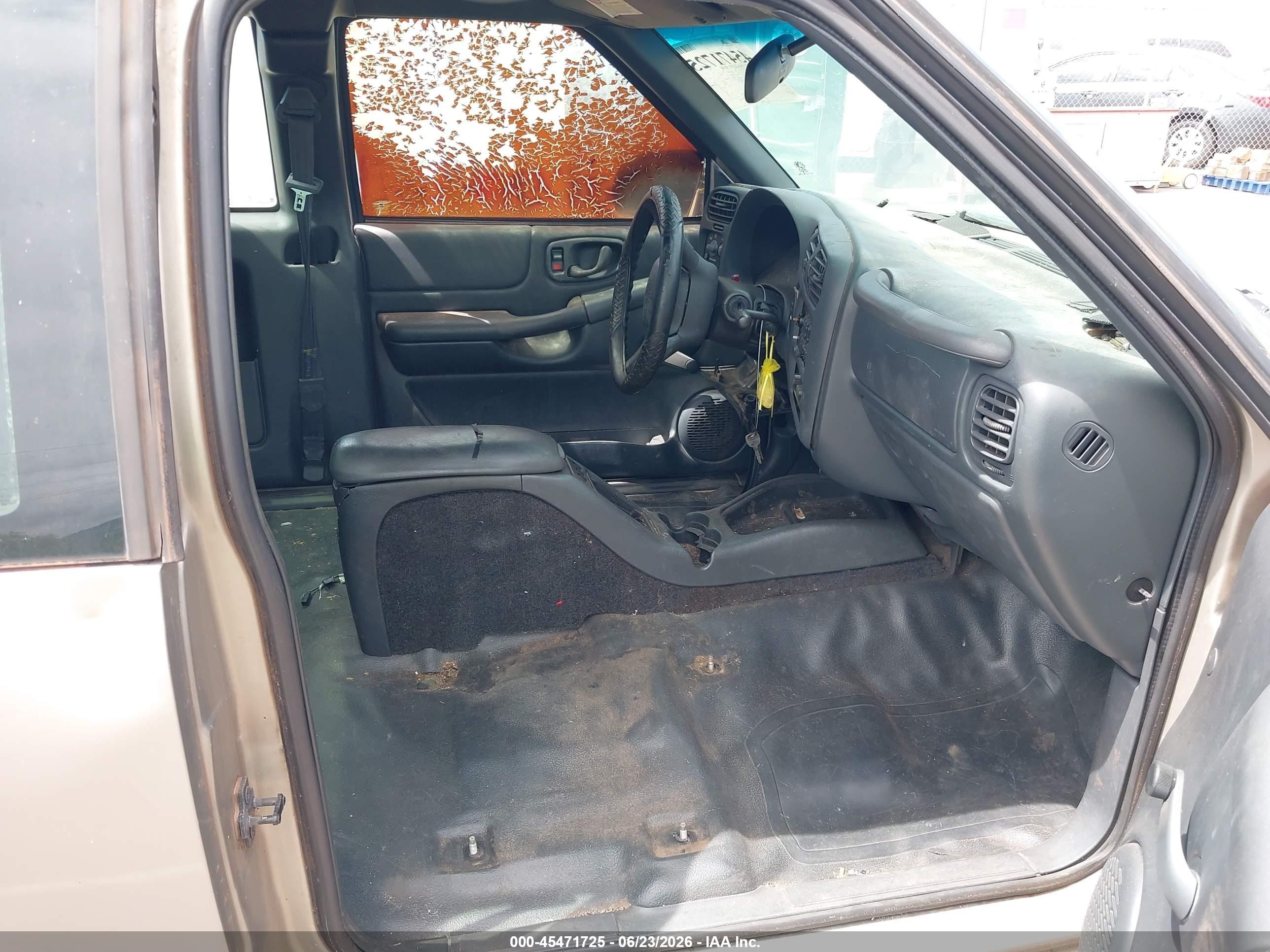 2002 Chevrolet S-10 Ls Beige vin: 1GCCS19W528113242