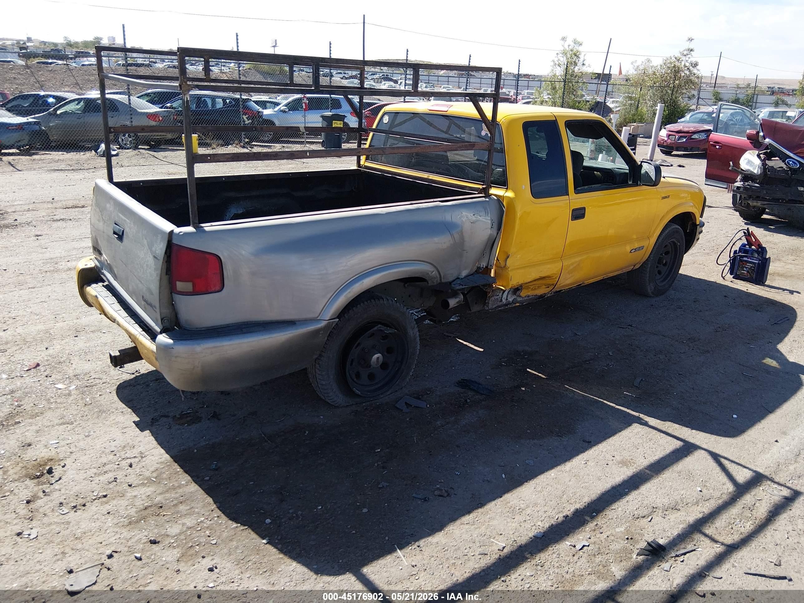 2002 Chevrolet S-10 Ls Yellow vin: 1GCCS19W528222820