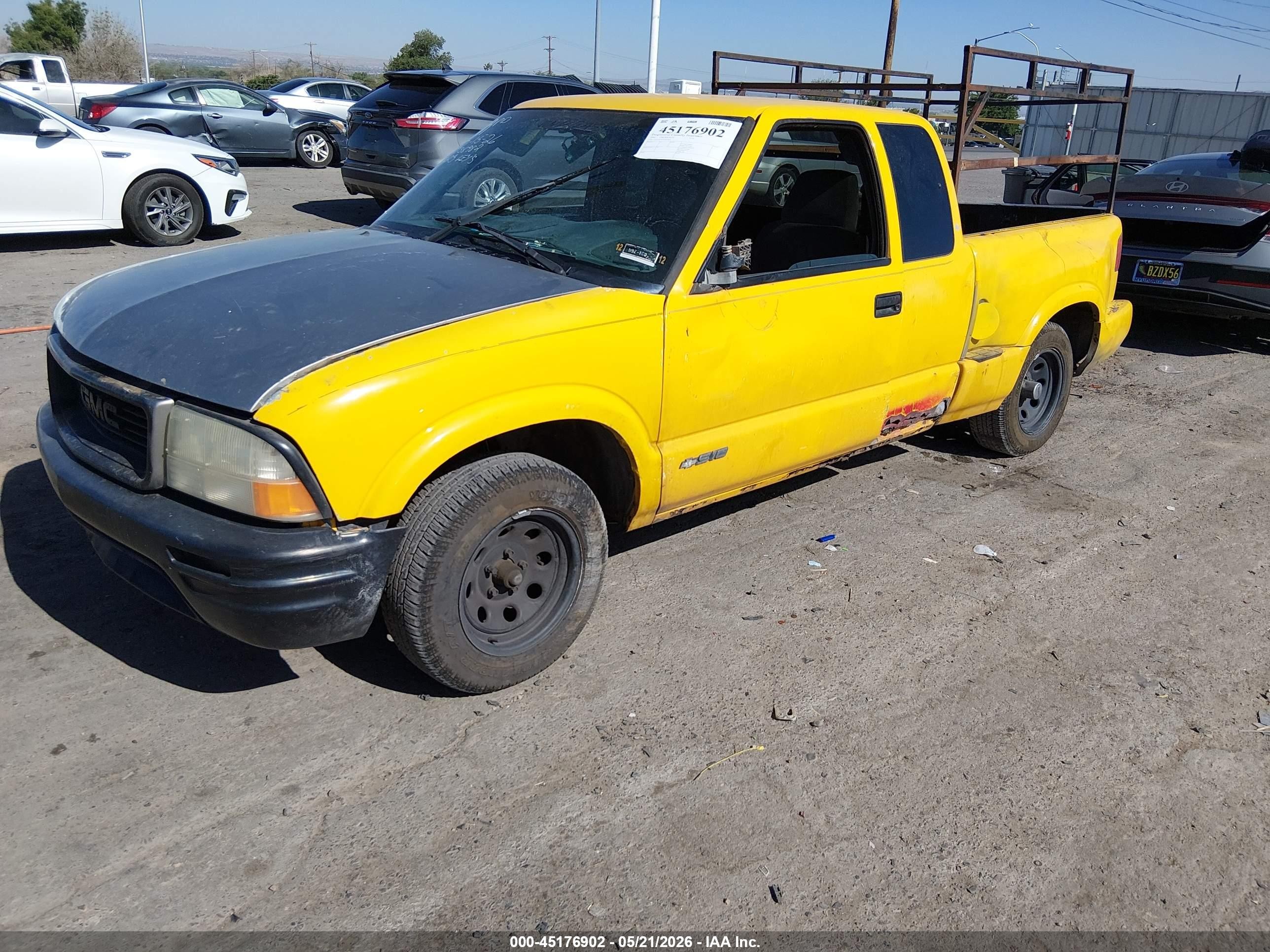 2002 Chevrolet S-10 Ls Yellow vin: 1GCCS19W528222820