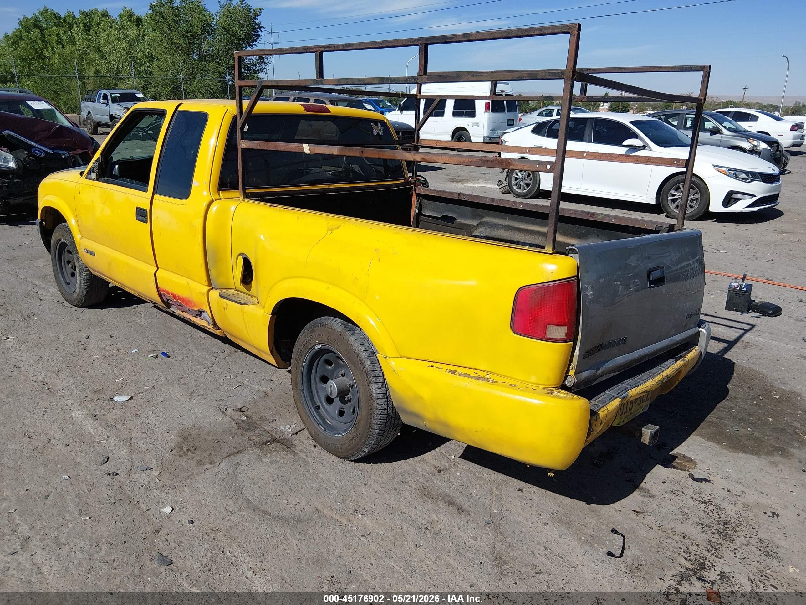 2002 Chevrolet S-10 Ls Yellow vin: 1GCCS19W528222820