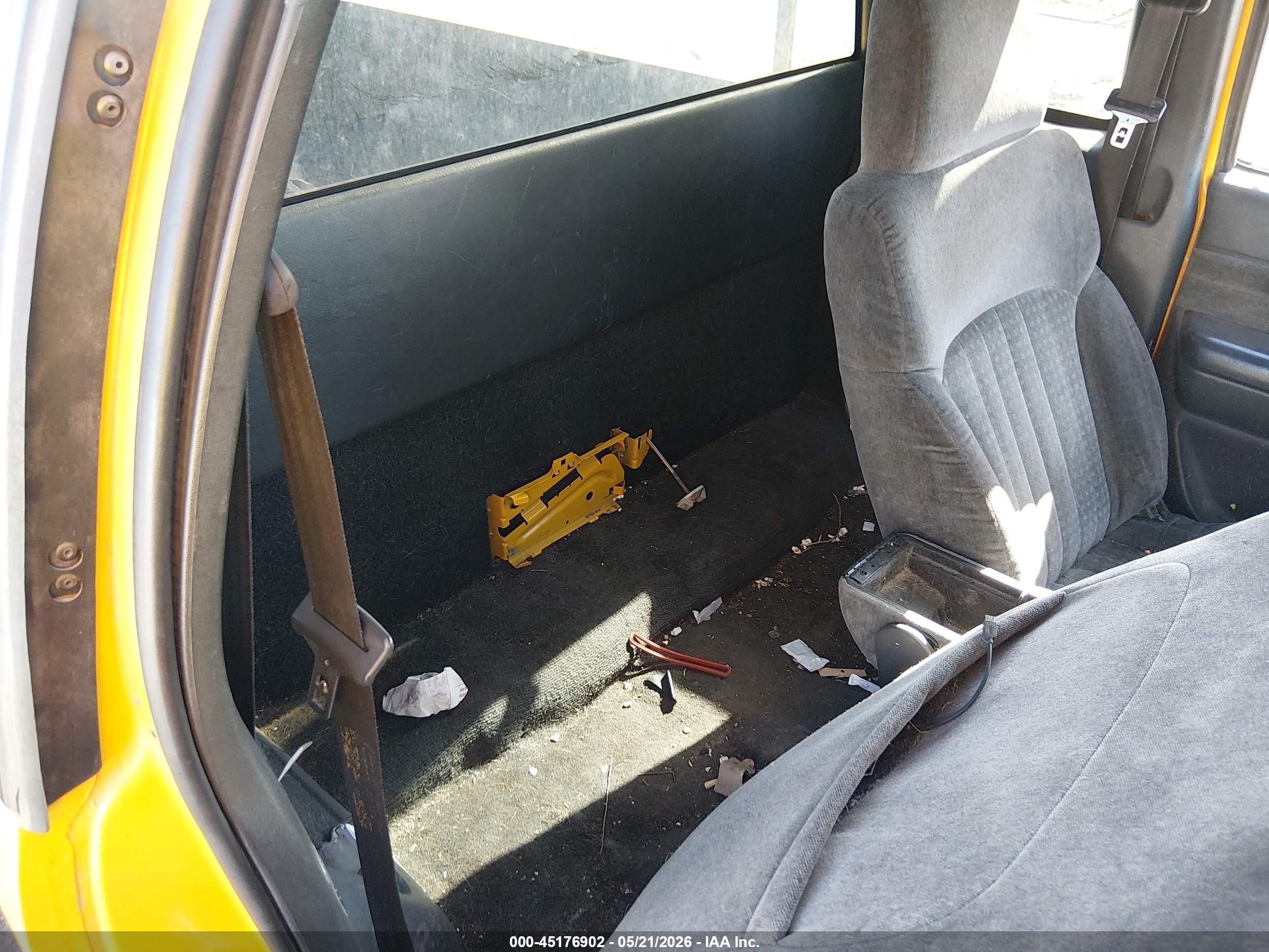 2002 Chevrolet S-10 Ls Yellow vin: 1GCCS19W528222820