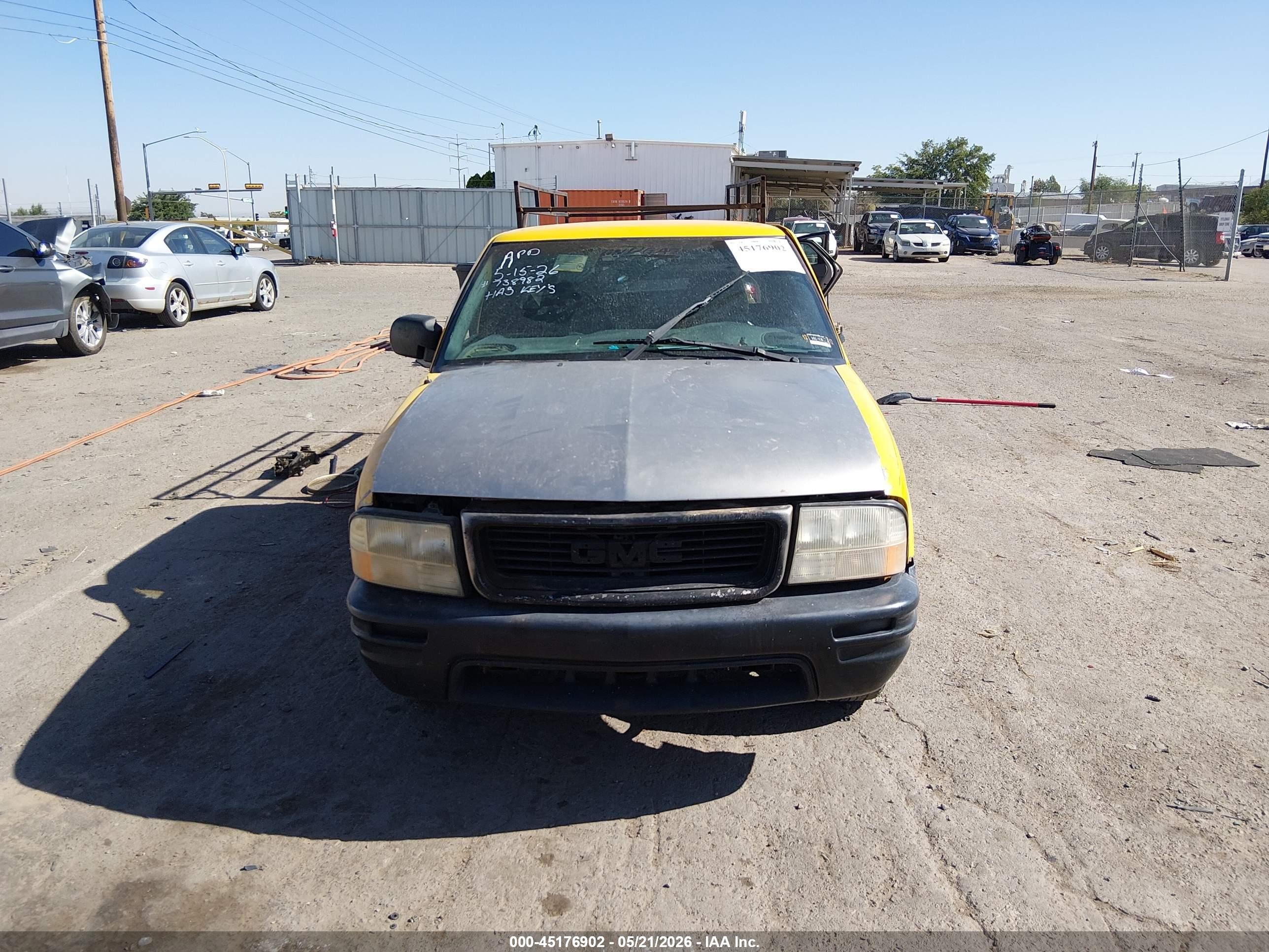 2002 Chevrolet S-10 Ls Yellow vin: 1GCCS19W528222820