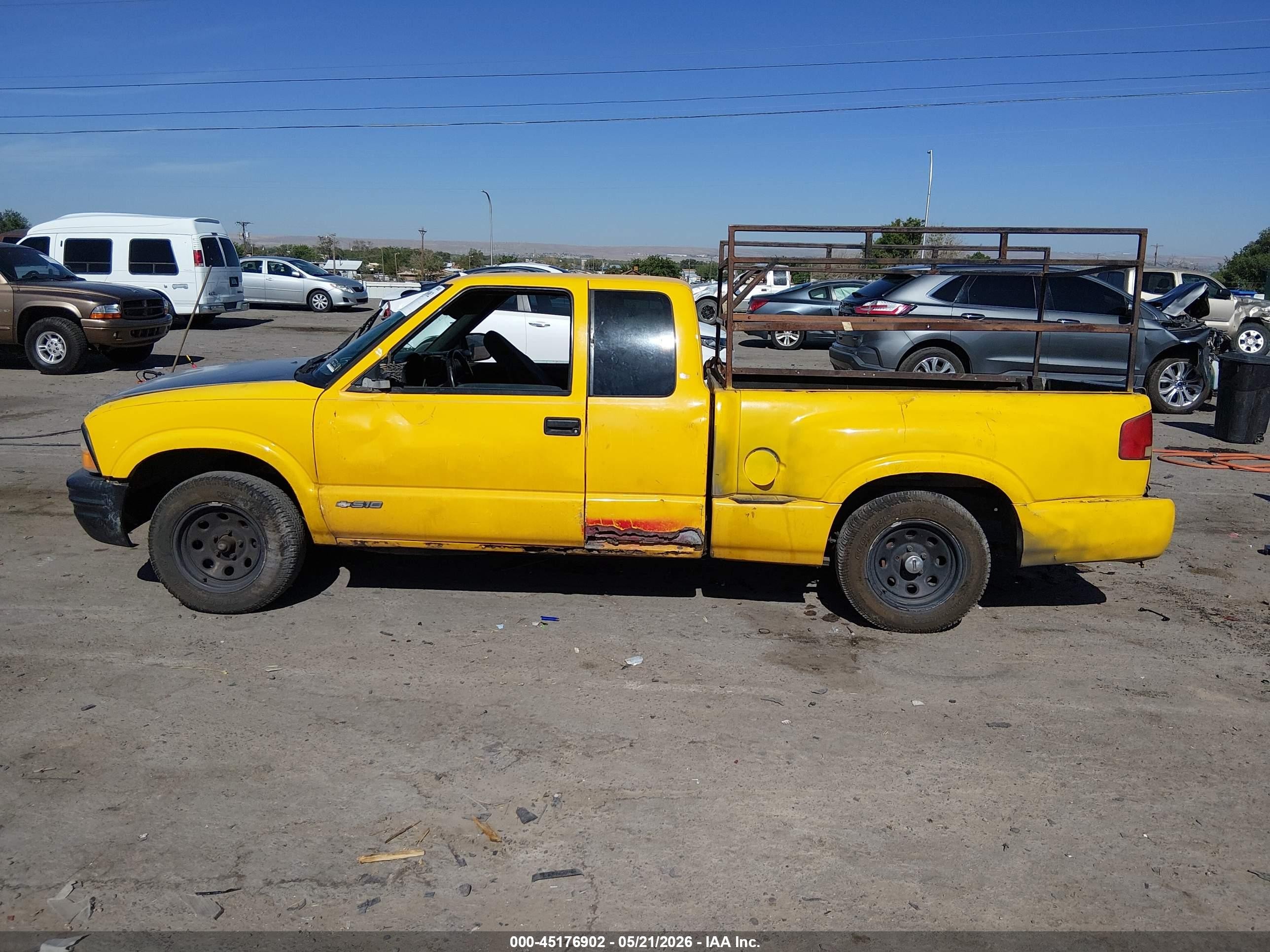 2002 Chevrolet S-10 Ls Yellow vin: 1GCCS19W528222820