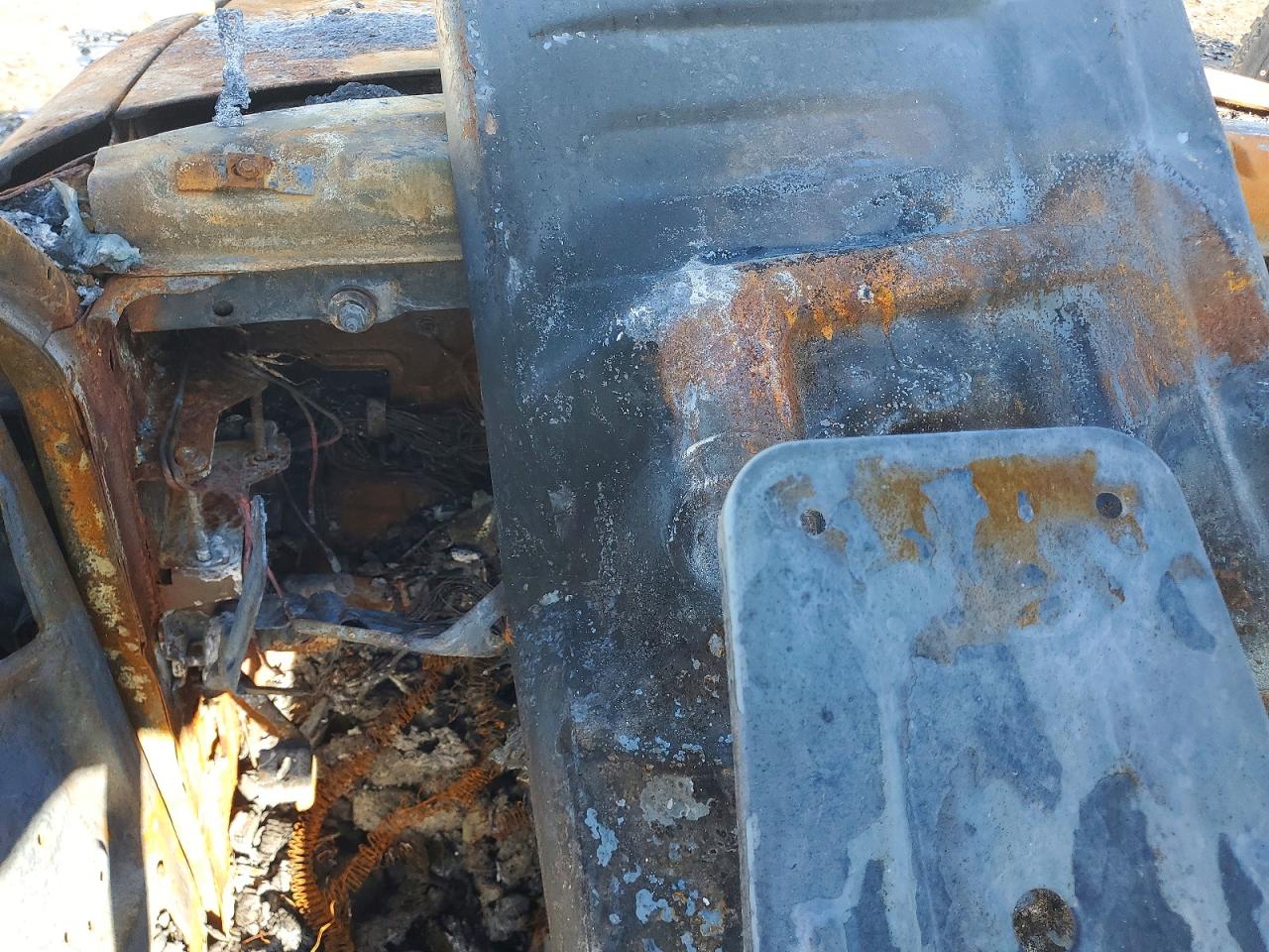 2001 Chevrolet S Truck S10 Burn vin: 1GCCS19W618122658