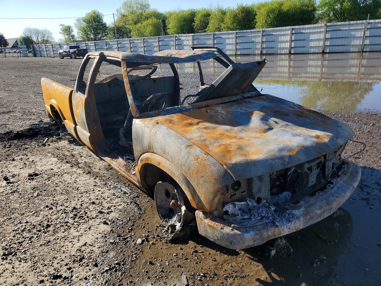 2001 Chevrolet S Truck S10 Burn vin: 1GCCS19W618122658